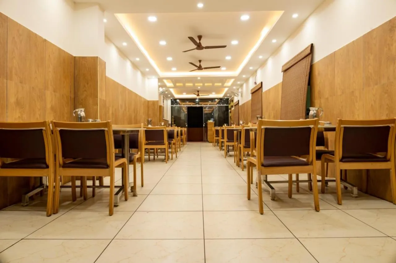 Restaurant/places to eat in Rameswaram Harish Palace