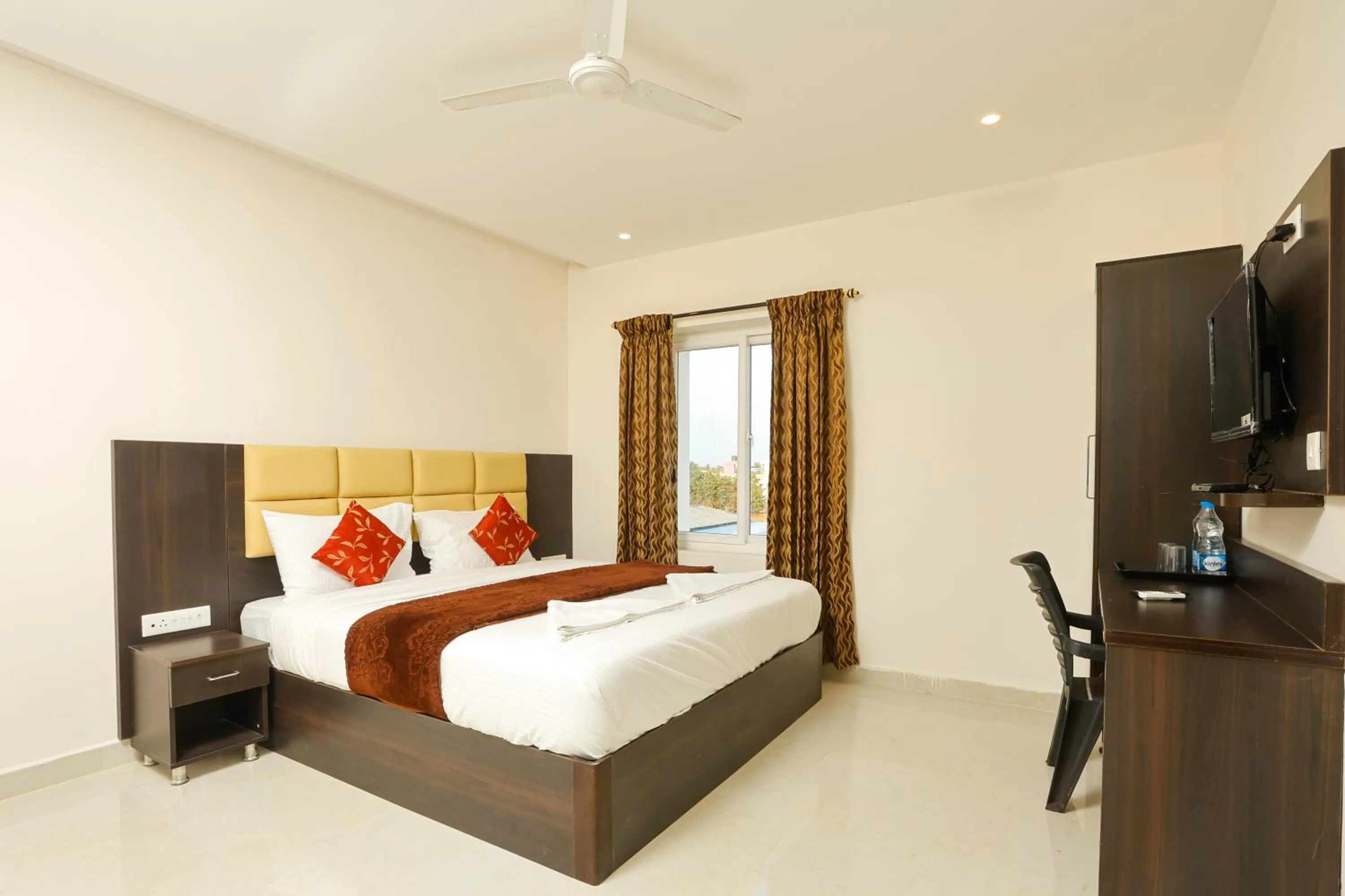 Bed in Rameswaram Harish Palace