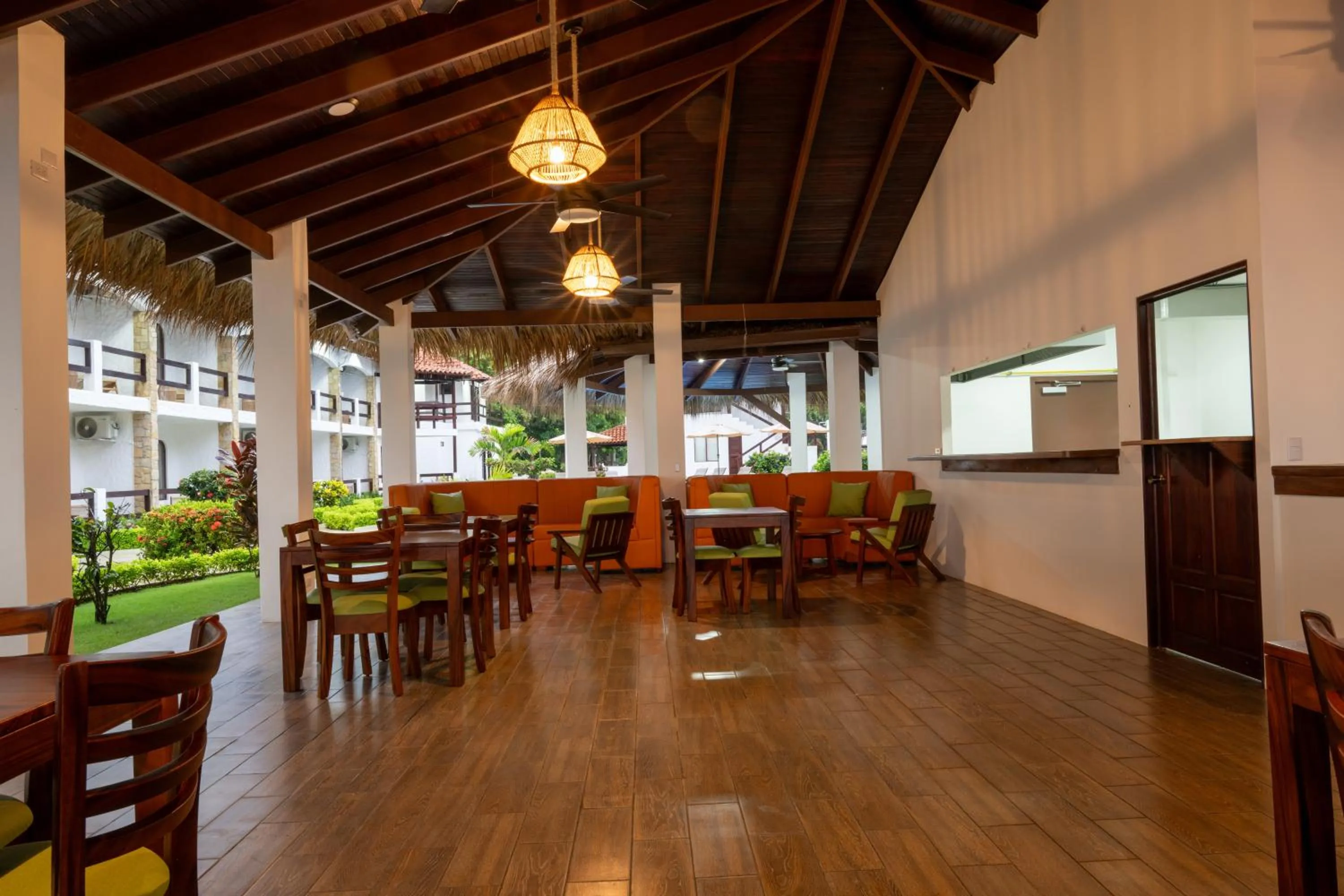 Restaurant/places to eat in Fuego del Sol Beachfront Hotel