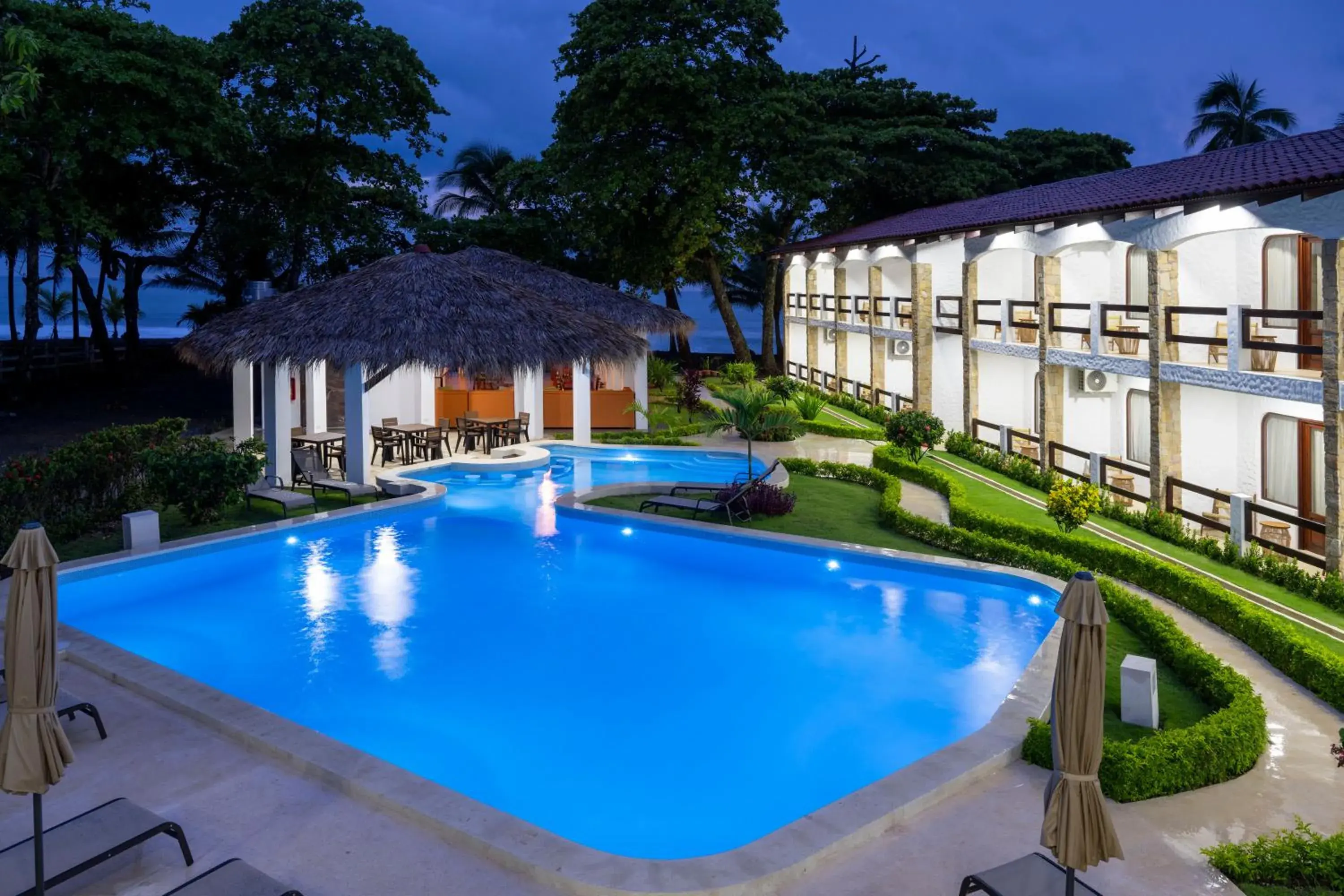 Pool view in Fuego del Sol Beachfront Hotel Pool view in Fuego del Sol Beachfront Hotel