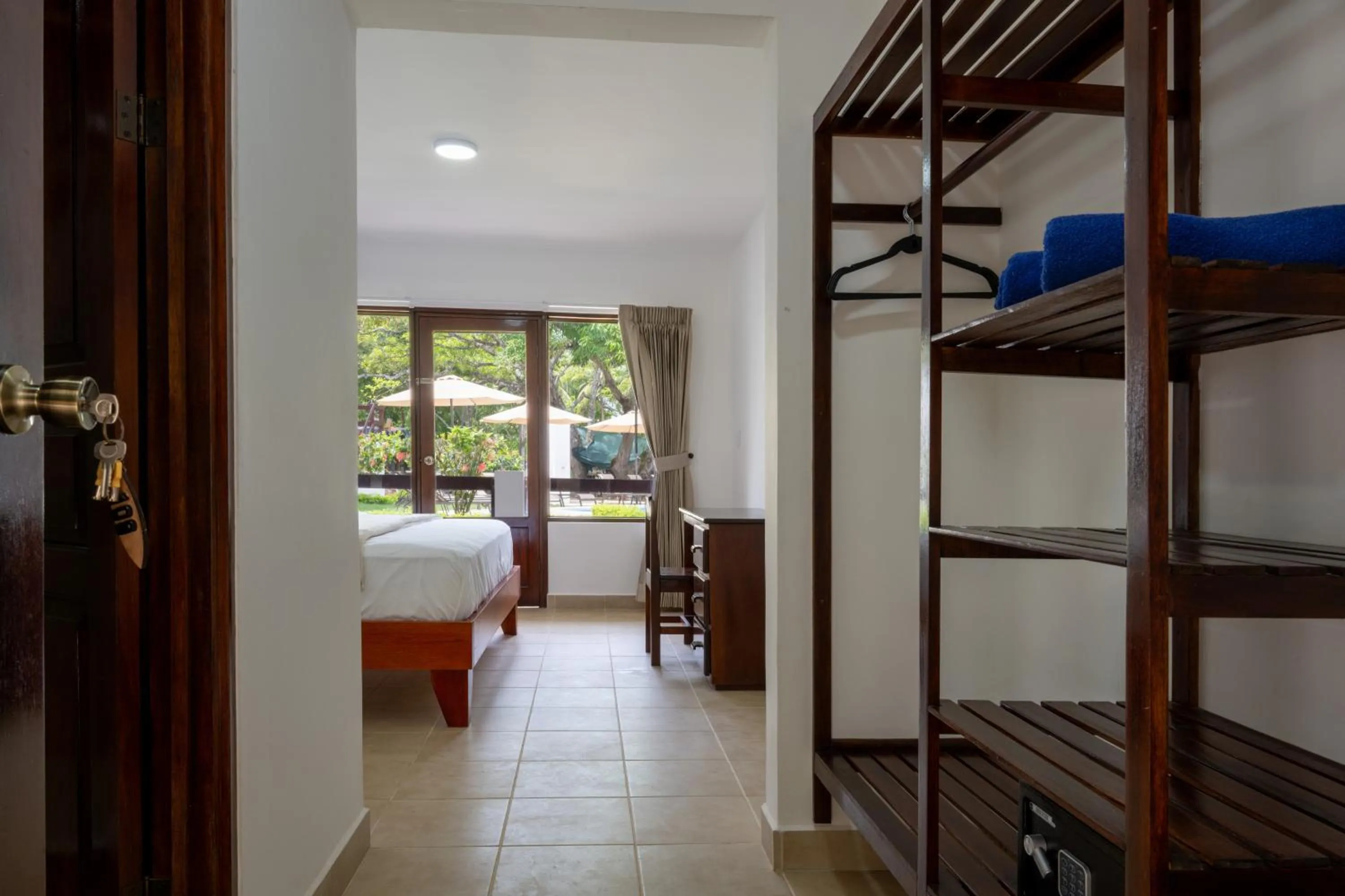 Bedroom, Bed in Fuego del Sol Beachfront Hotel