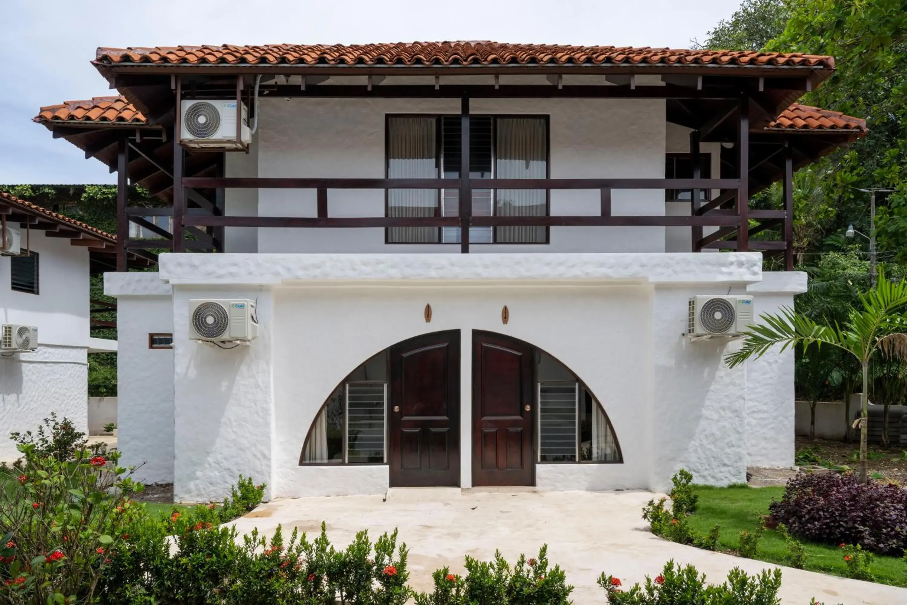 Facade/entrance in Fuego del Sol Beachfront Hotel Facade/entrance in Fuego del Sol Beachfront Hotel