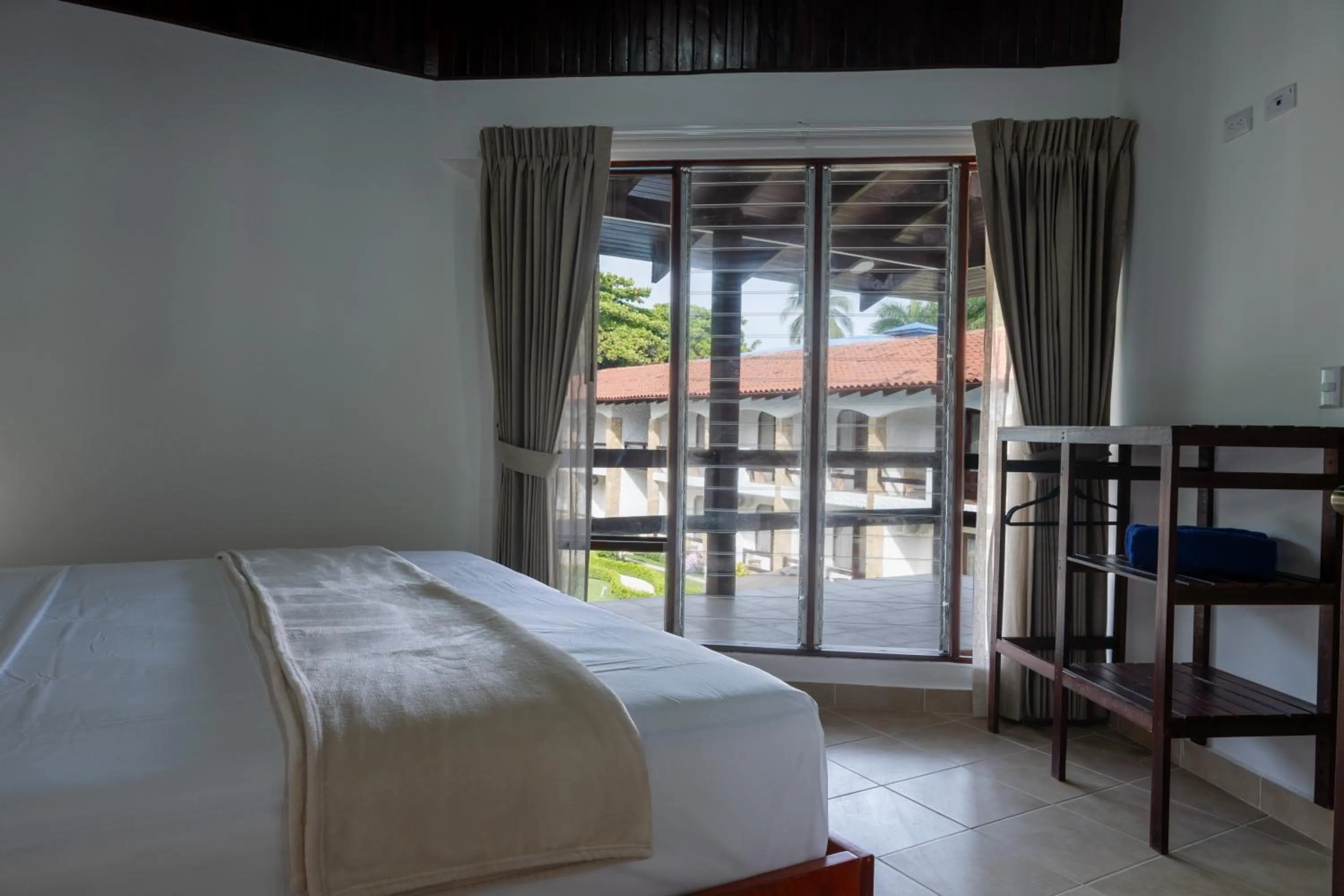 Bedroom, Bed in Fuego del Sol Beachfront Hotel