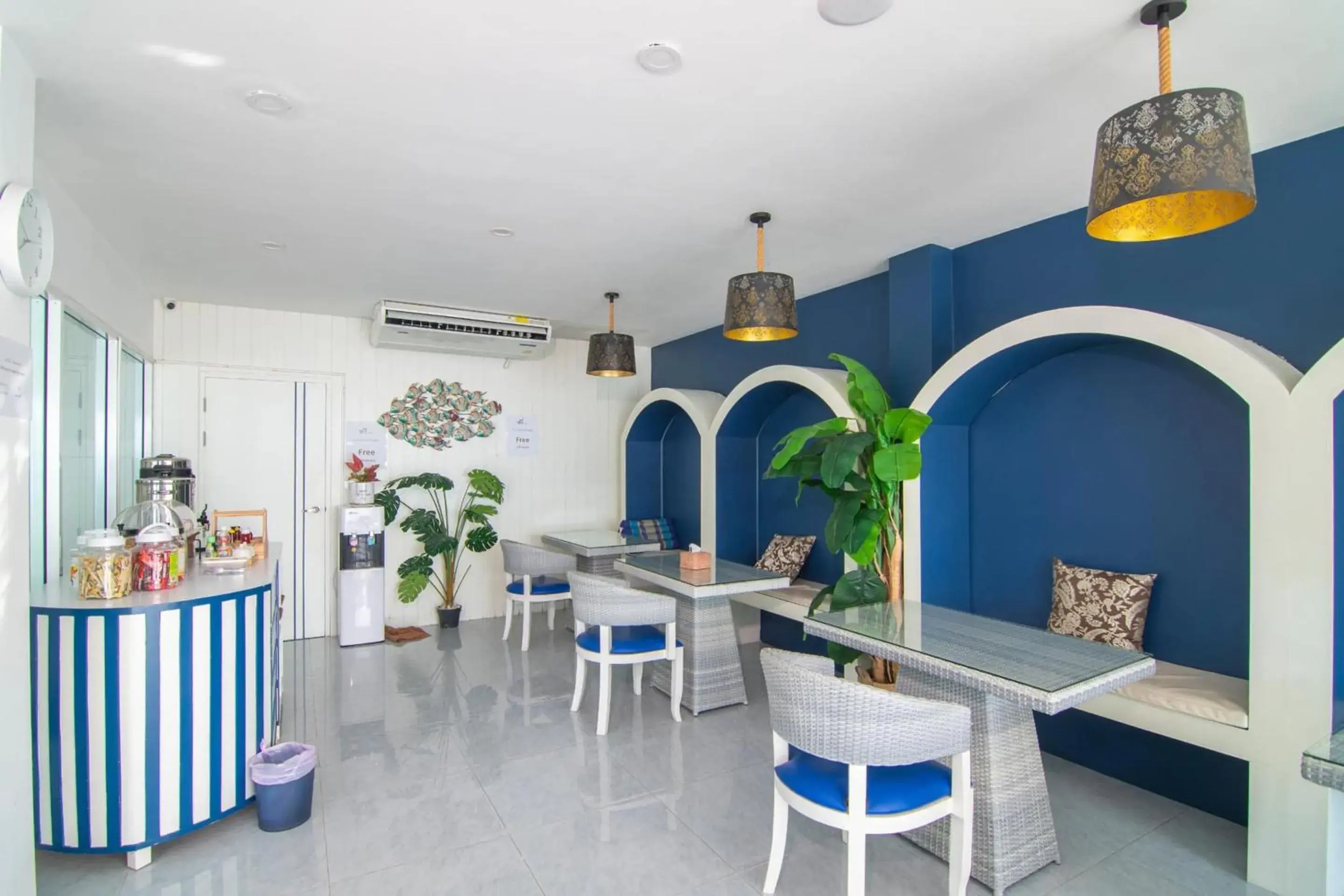 Restaurant/places to eat in Baan Sailboat Beach Kohlarn Restaurant/places to eat in Baan Sailboat Beach Kohlarn