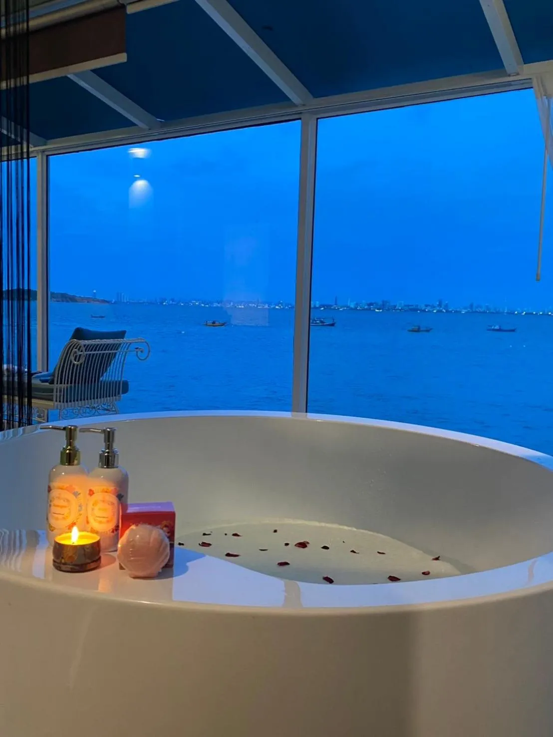 Bath in Baan Sailboat Beach Kohlarn