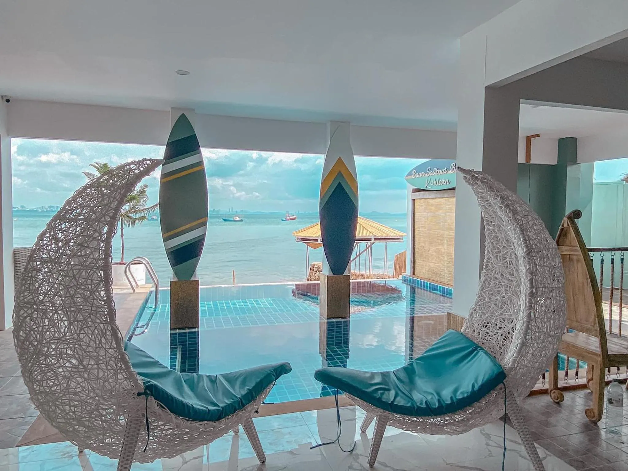 Seating area in Baan Sailboat Beach Kohlarn