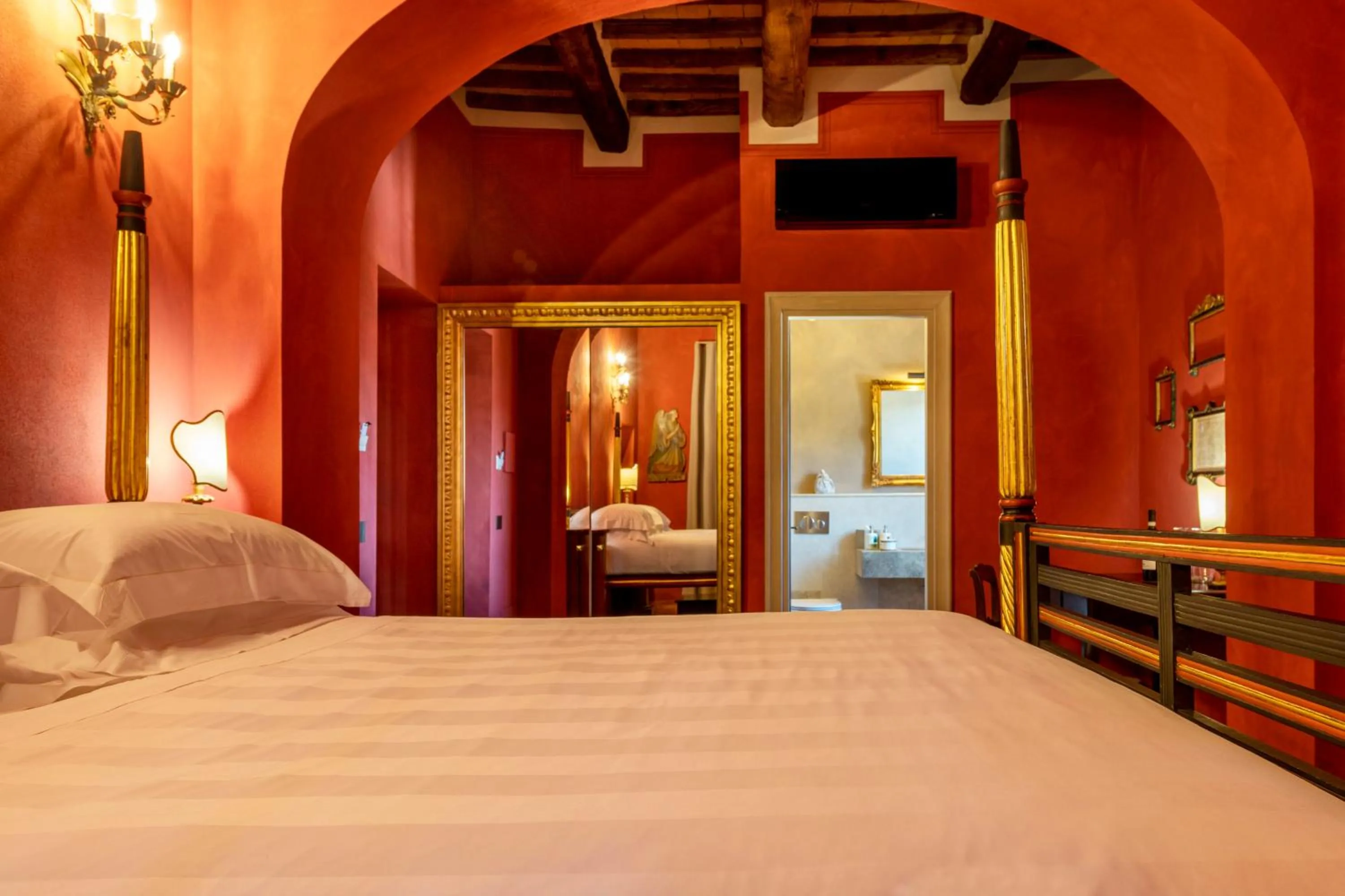 Bed in Villa Le Prata - Residenza del Vescovo - Cantina & Relais