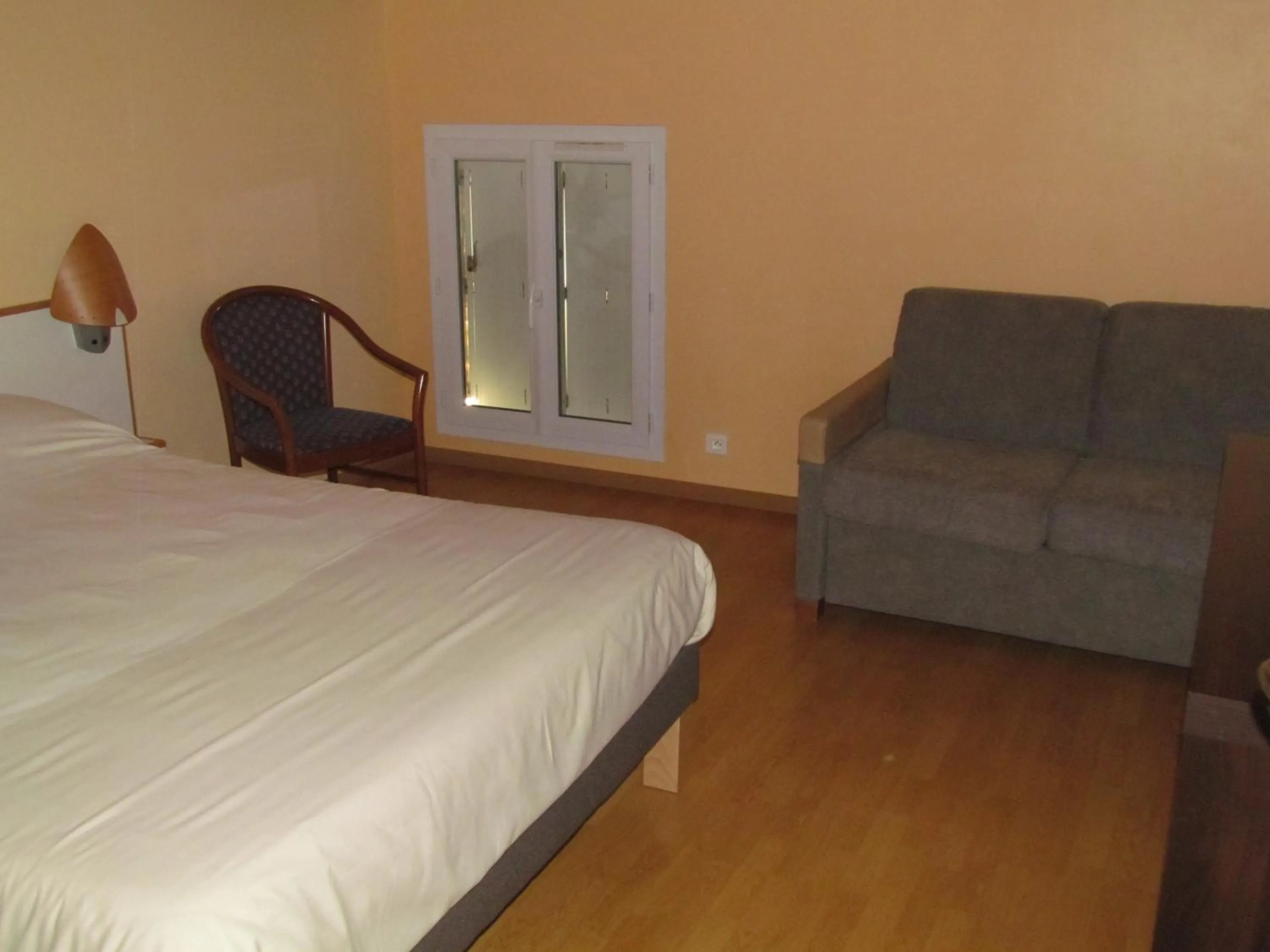 Bed in Appartement La Rochelle