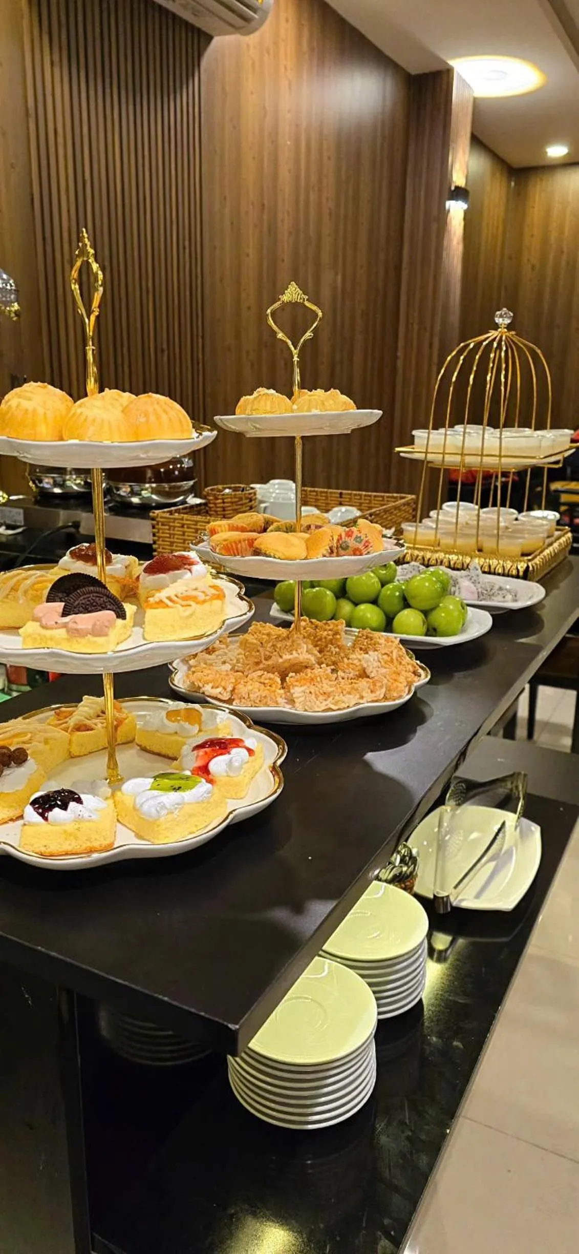 Food and drinks in Rosa May Hotel