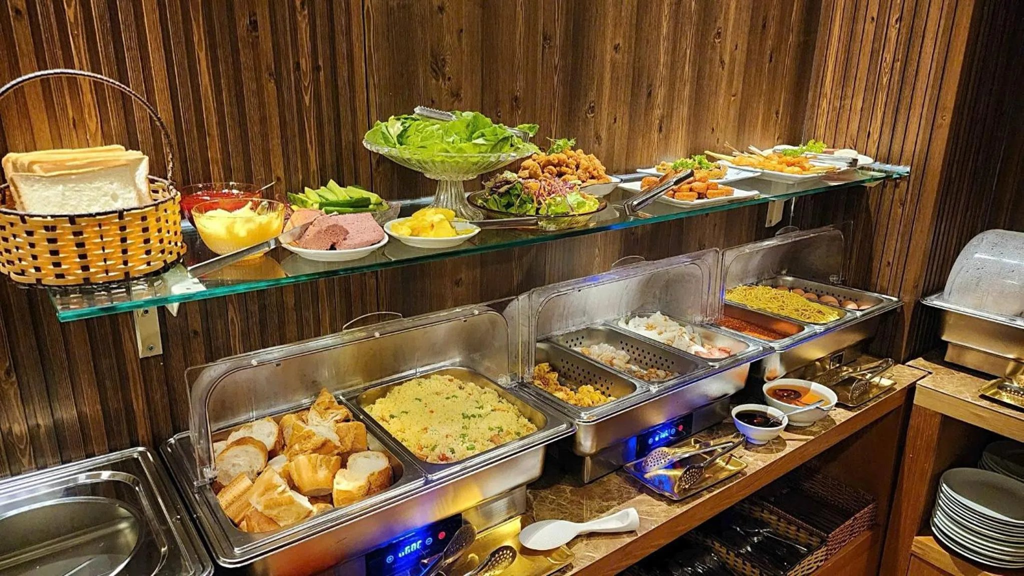 Restaurant/places to eat in Rosa May Hotel