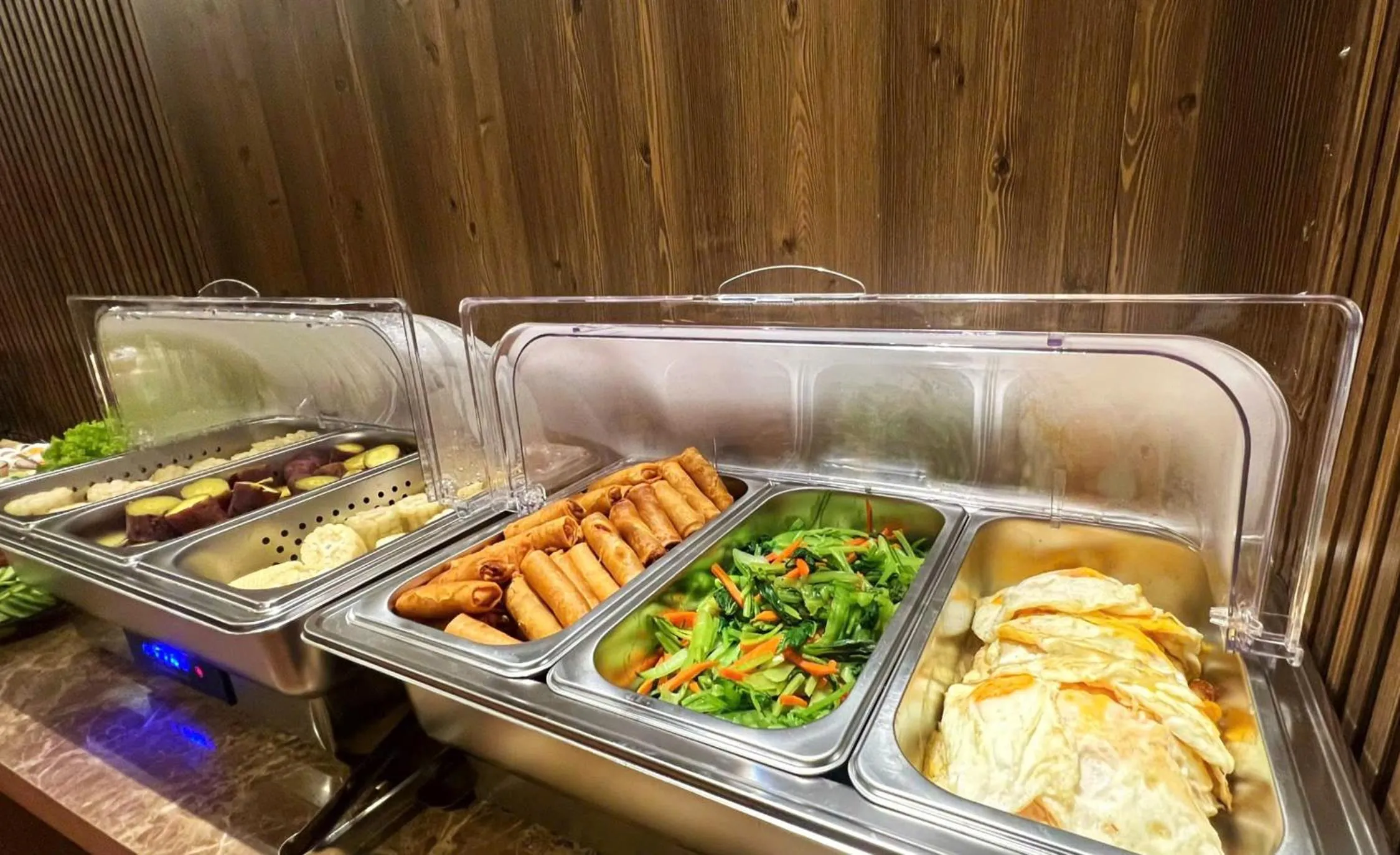 Food and drinks in Rosa May Hotel
