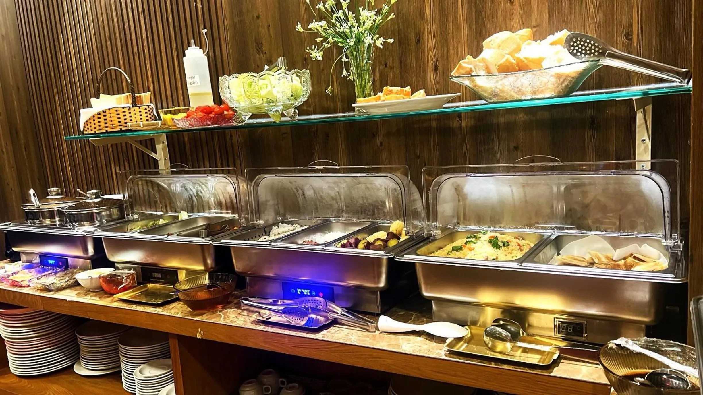 Food and drinks in Rosa May Hotel