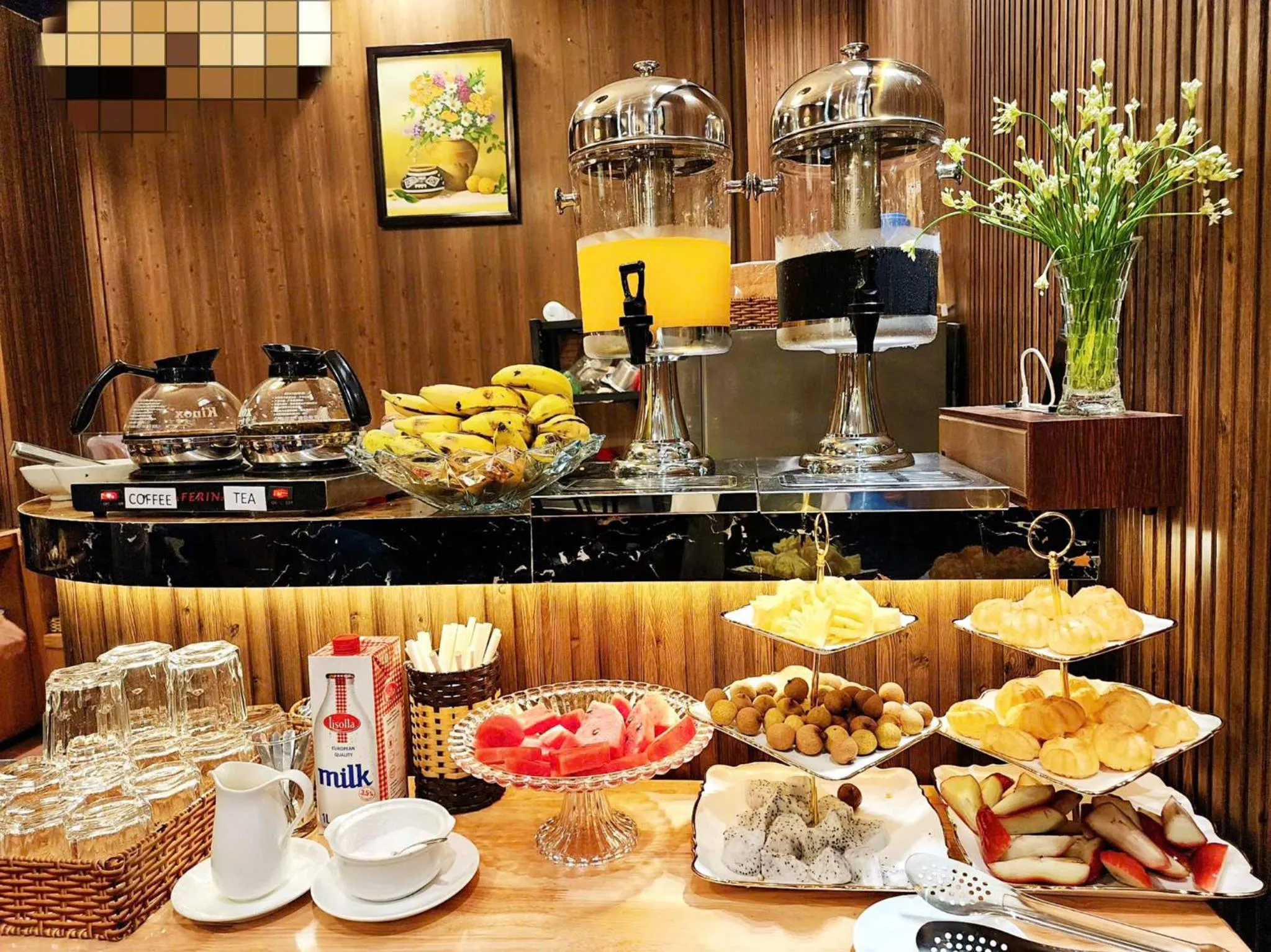 Restaurant/places to eat in Rosa May Hotel