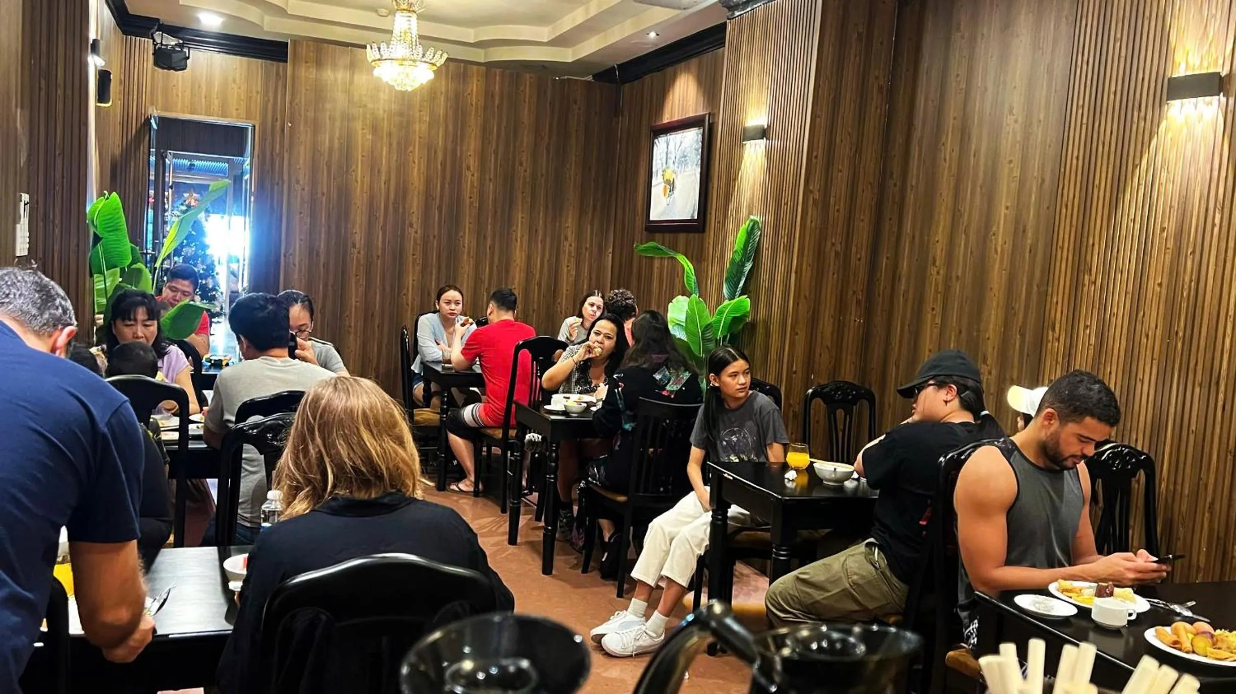 Restaurant/places to eat in Rosa May Hotel