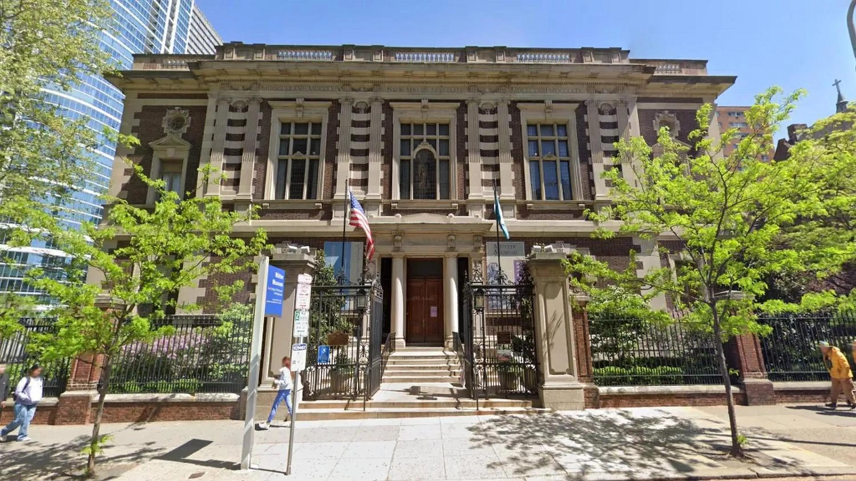 Nearby landmark in New Season Royals, Airport West