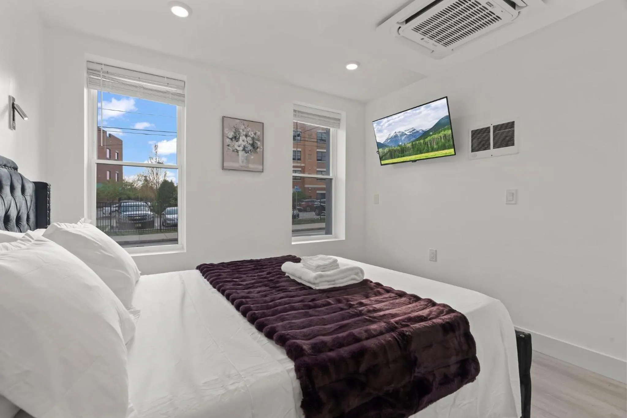 Bed in New Season Royals, Airport West