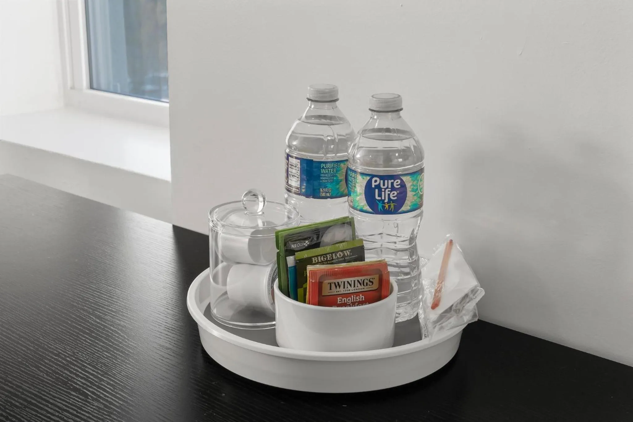 Food and drinks in New Season Royals, Airport West