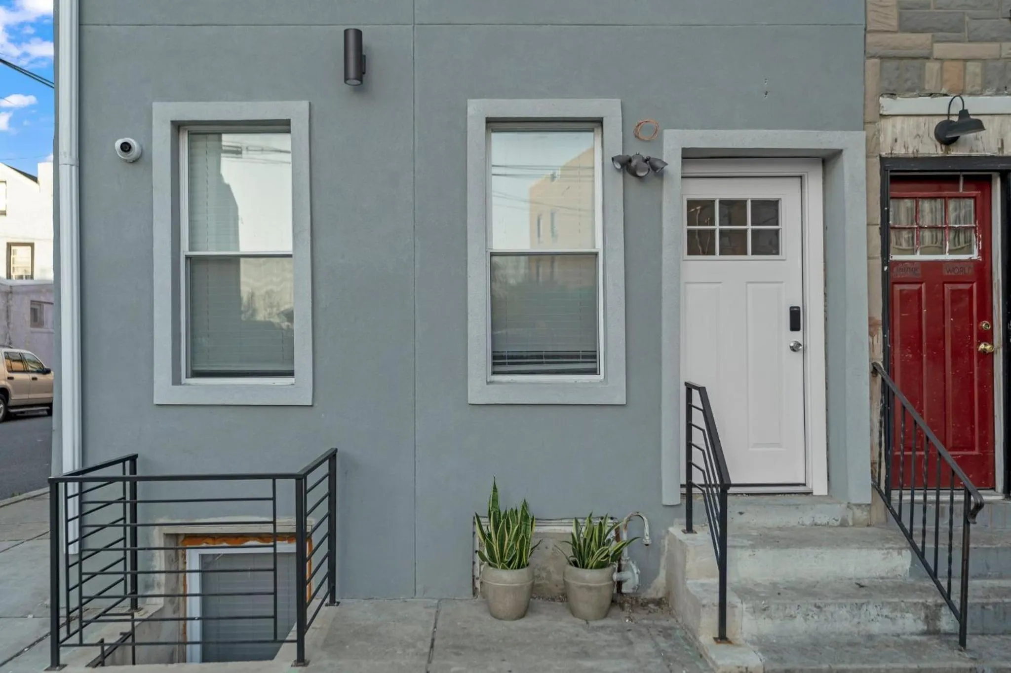 Facade/entrance in New Season Royals, Airport West