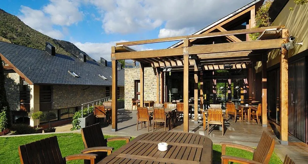 Patio in Hotel Riberies & Spa by RdA Hotels