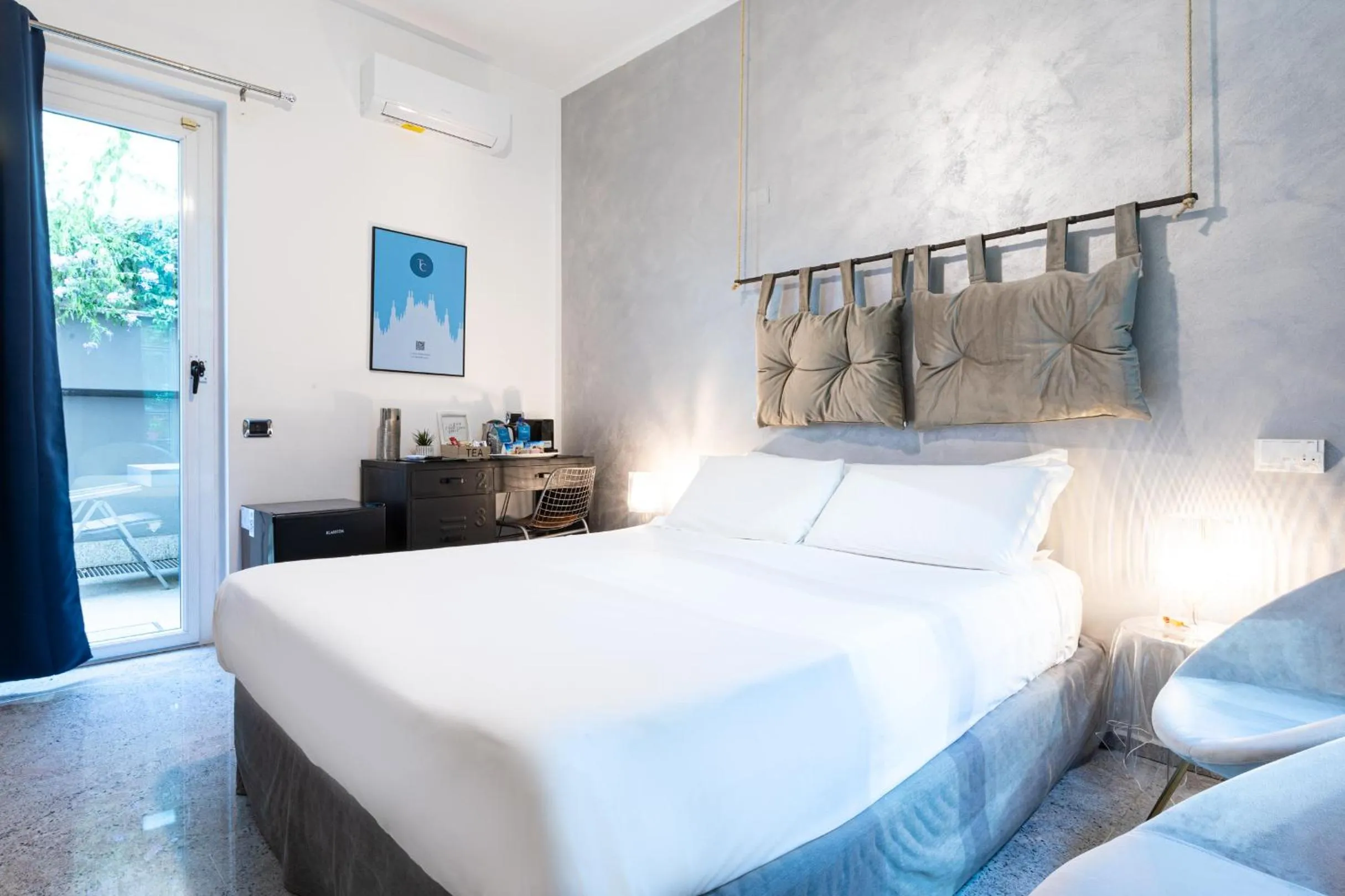 Bed in B&b Too Cute 2b Str8