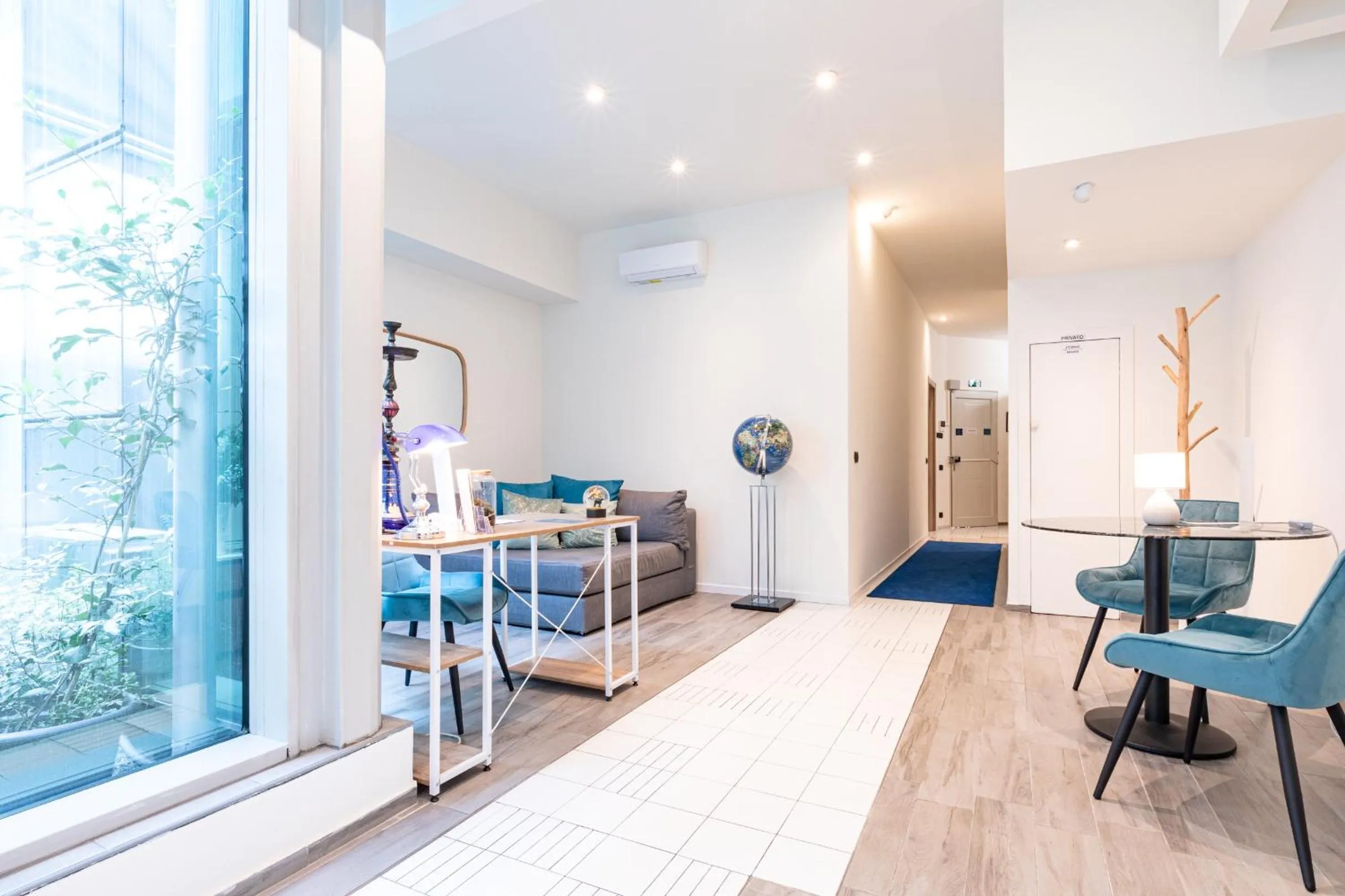 Lobby or reception, Seating Area in B&b Too Cute 2b Str8