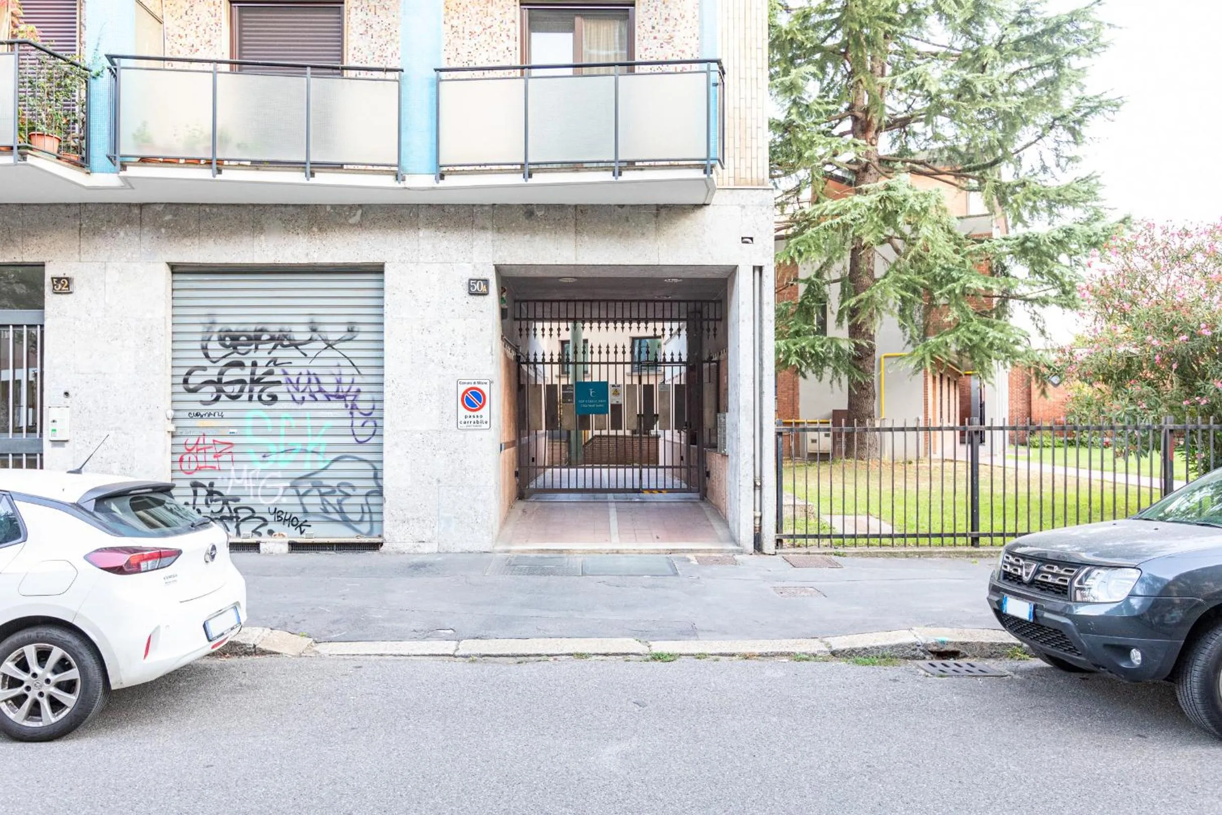 Property building in B&b Too Cute 2b Str8