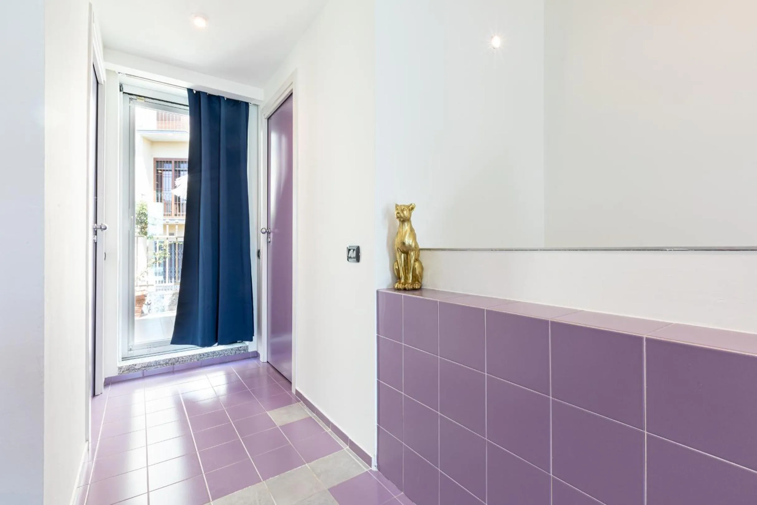 Decorative detail in B&b Too Cute 2b Str8