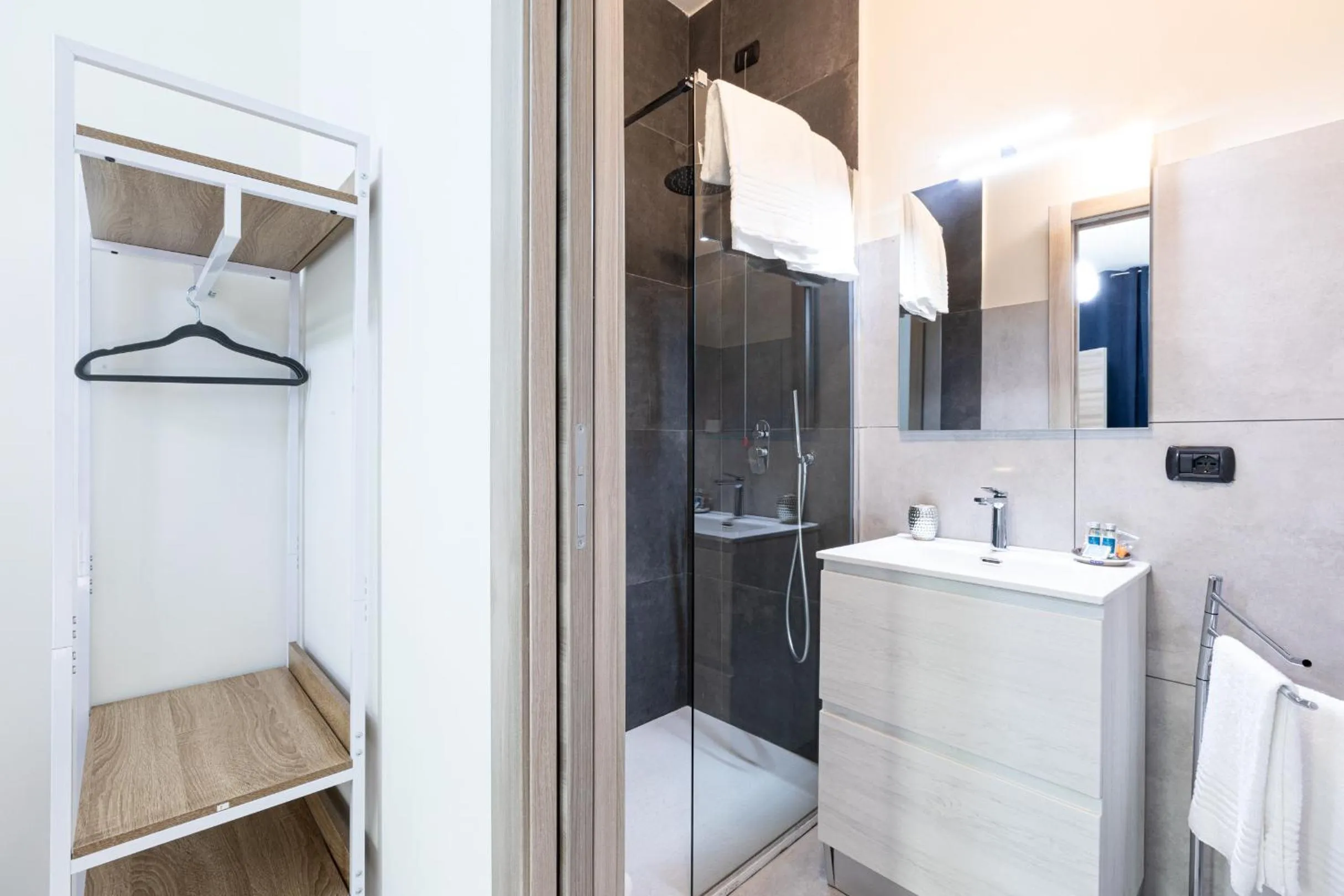 Shower, Bathroom in B&b Too Cute 2b Str8