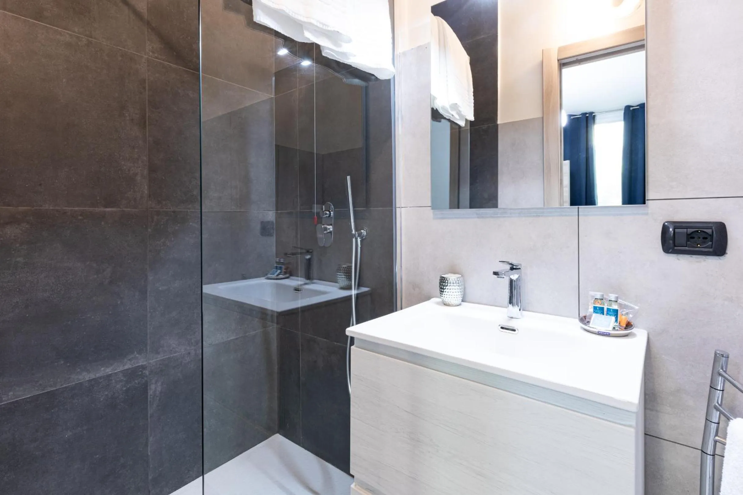 Shower, Bathroom in B&b Too Cute 2b Str8