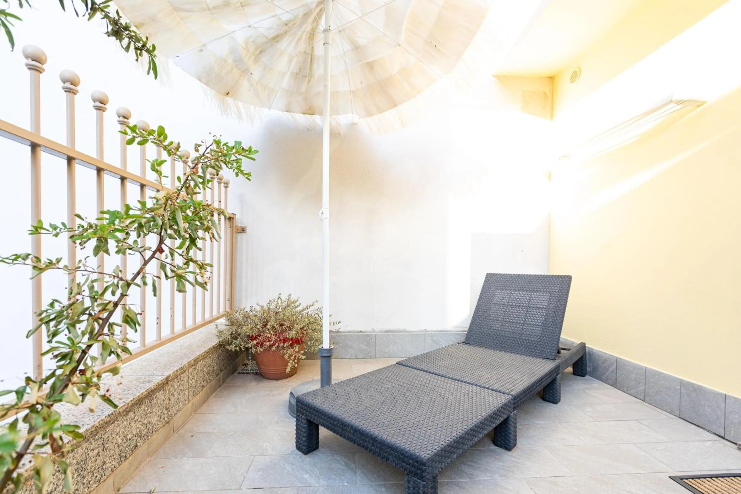 Balcony/Terrace in B&b Too Cute 2b Str8