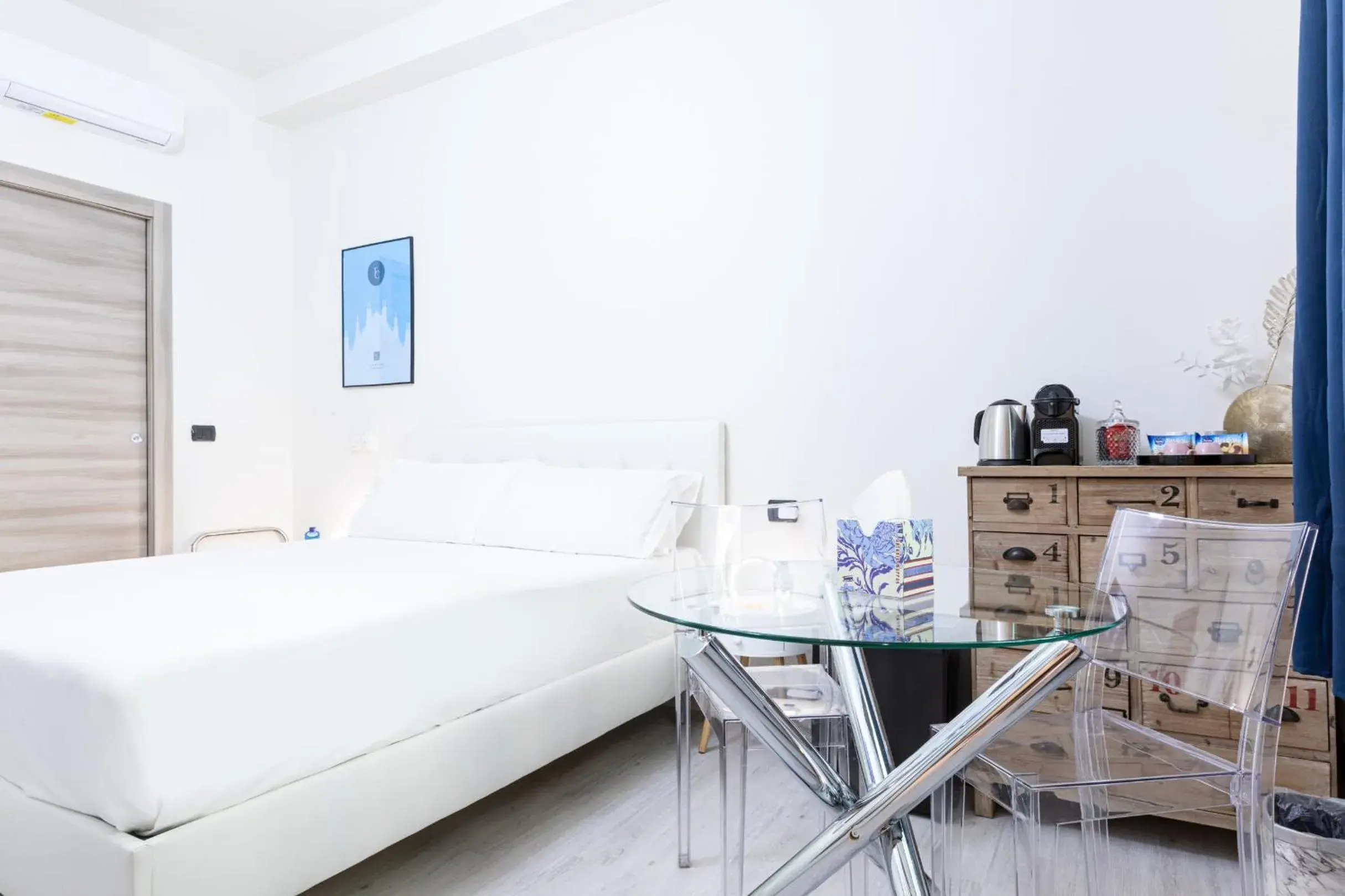 Economy Double Room in B&b Too Cute 2b Str8 Economy Double Room in B&b Too Cute 2b Str8