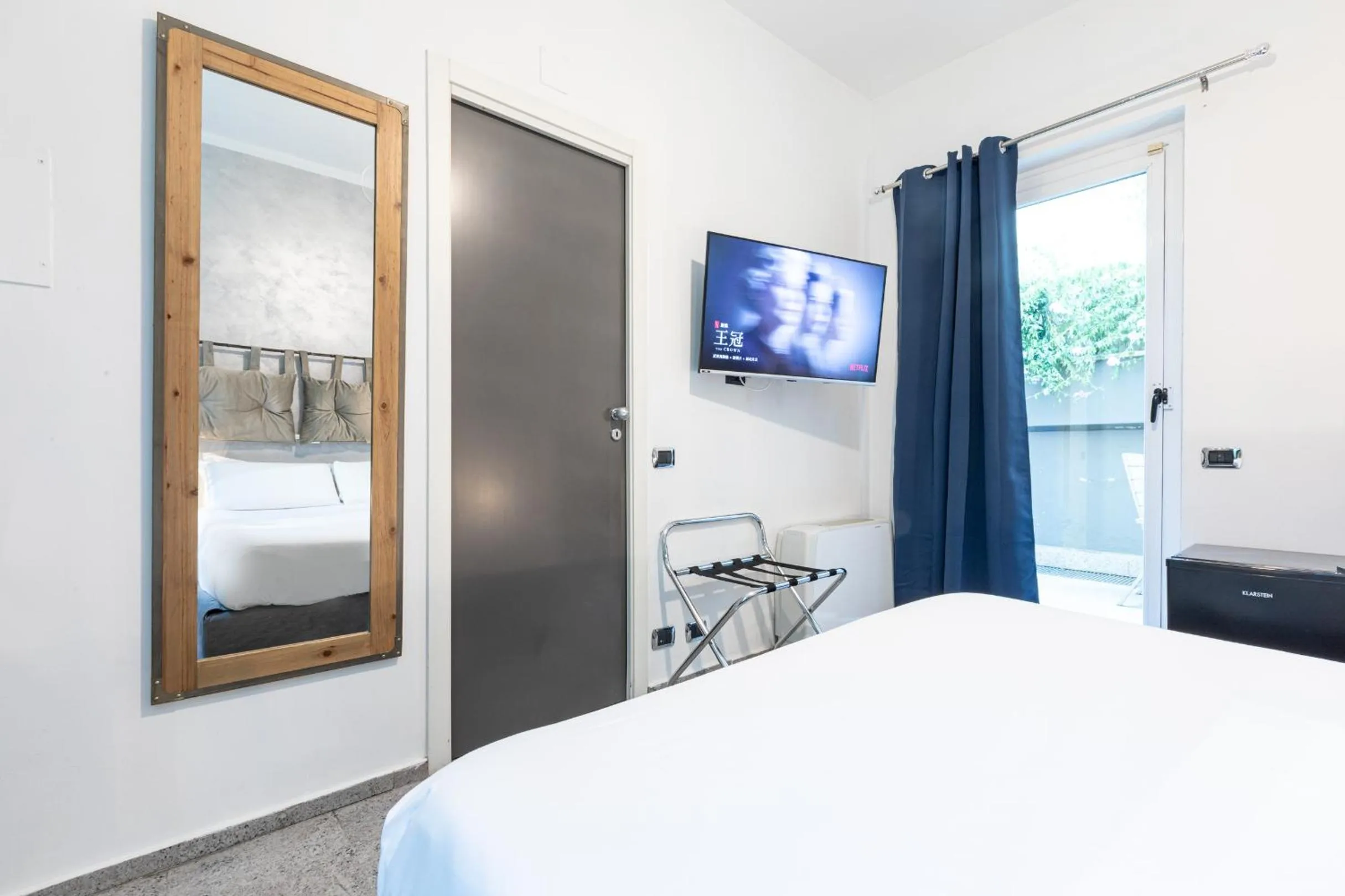 Bed in B&b Too Cute 2b Str8