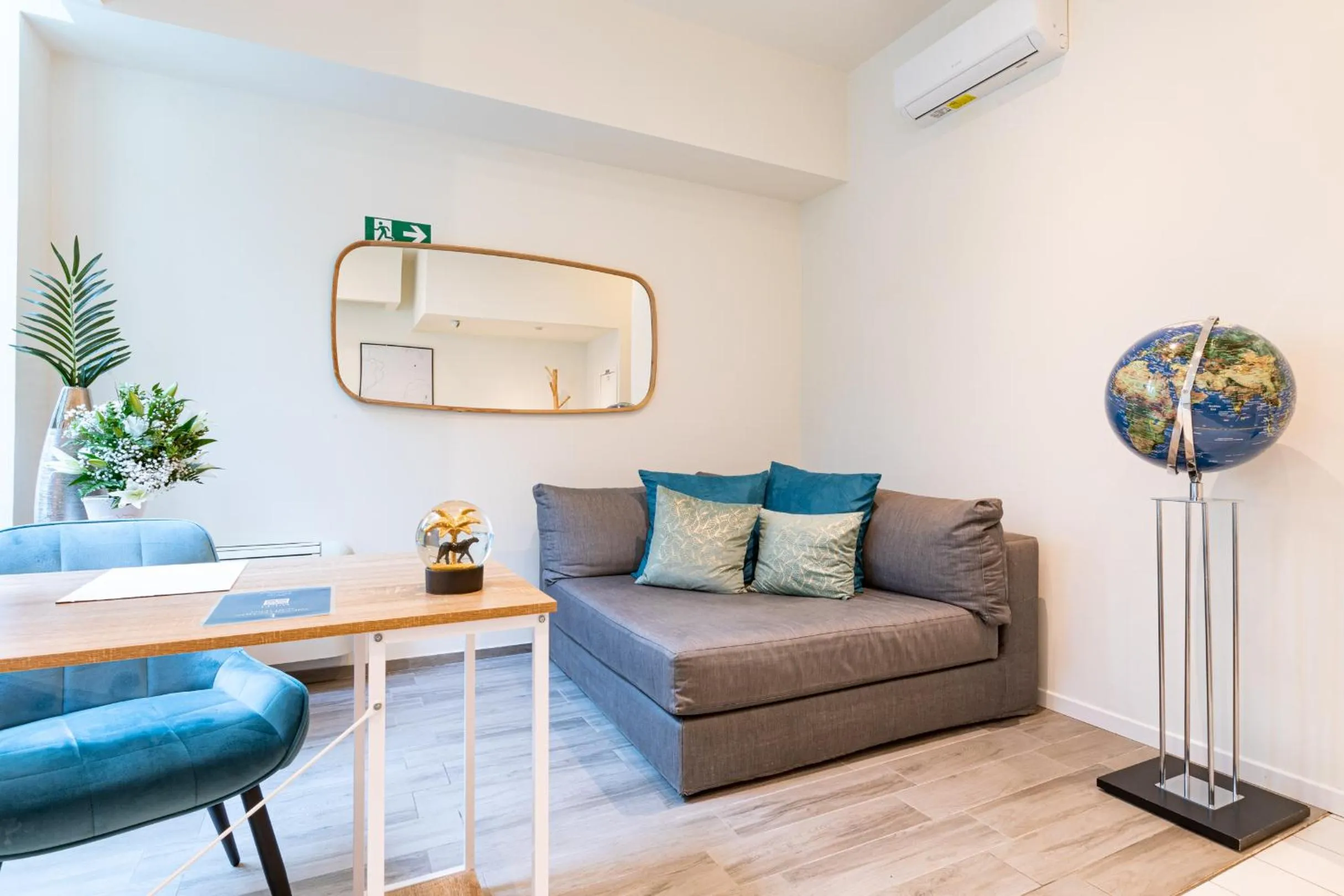 Lobby or reception, Seating Area in B&b Too Cute 2b Str8