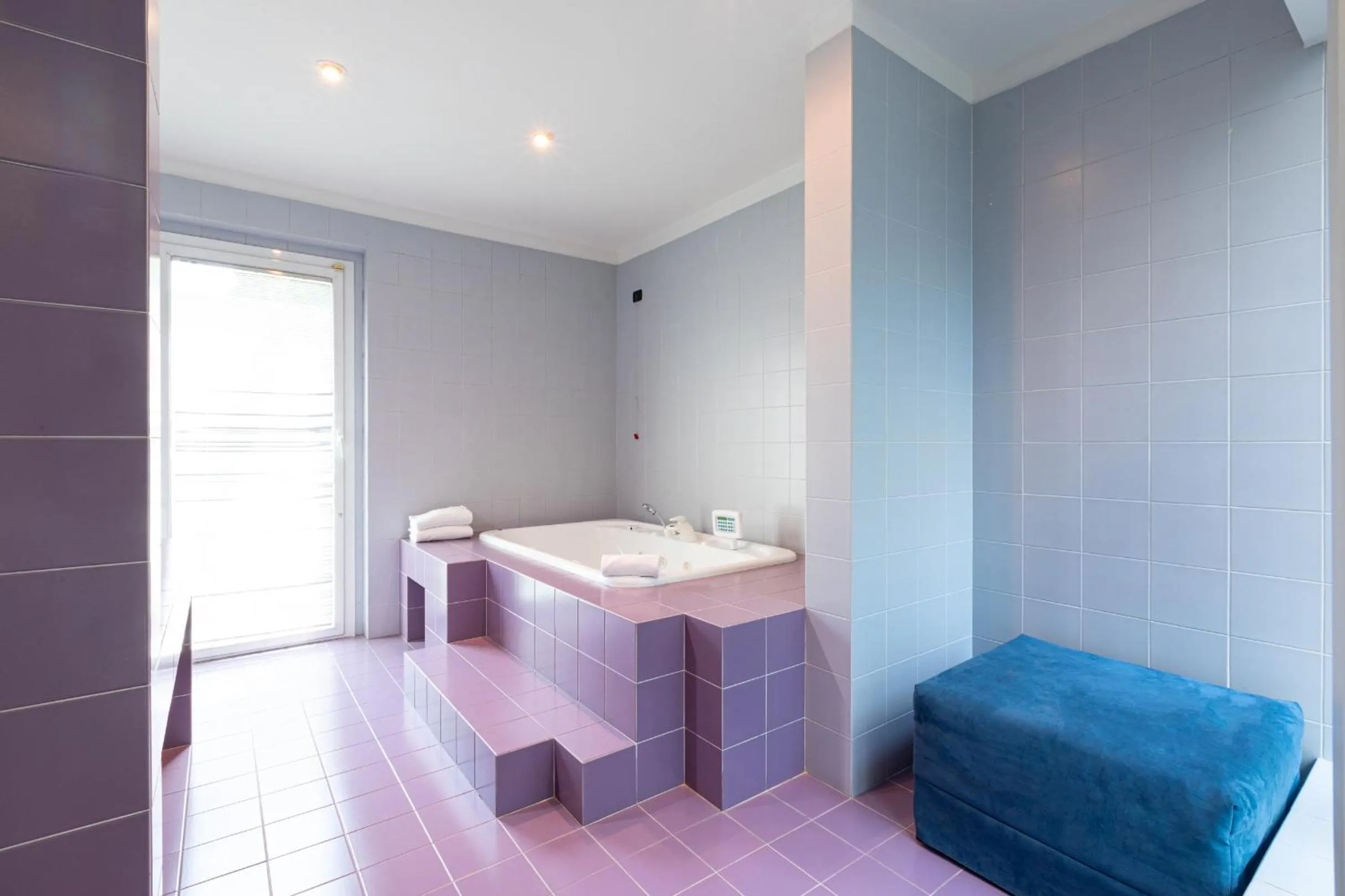 Hot Tub, Bathroom in B&b Too Cute 2b Str8