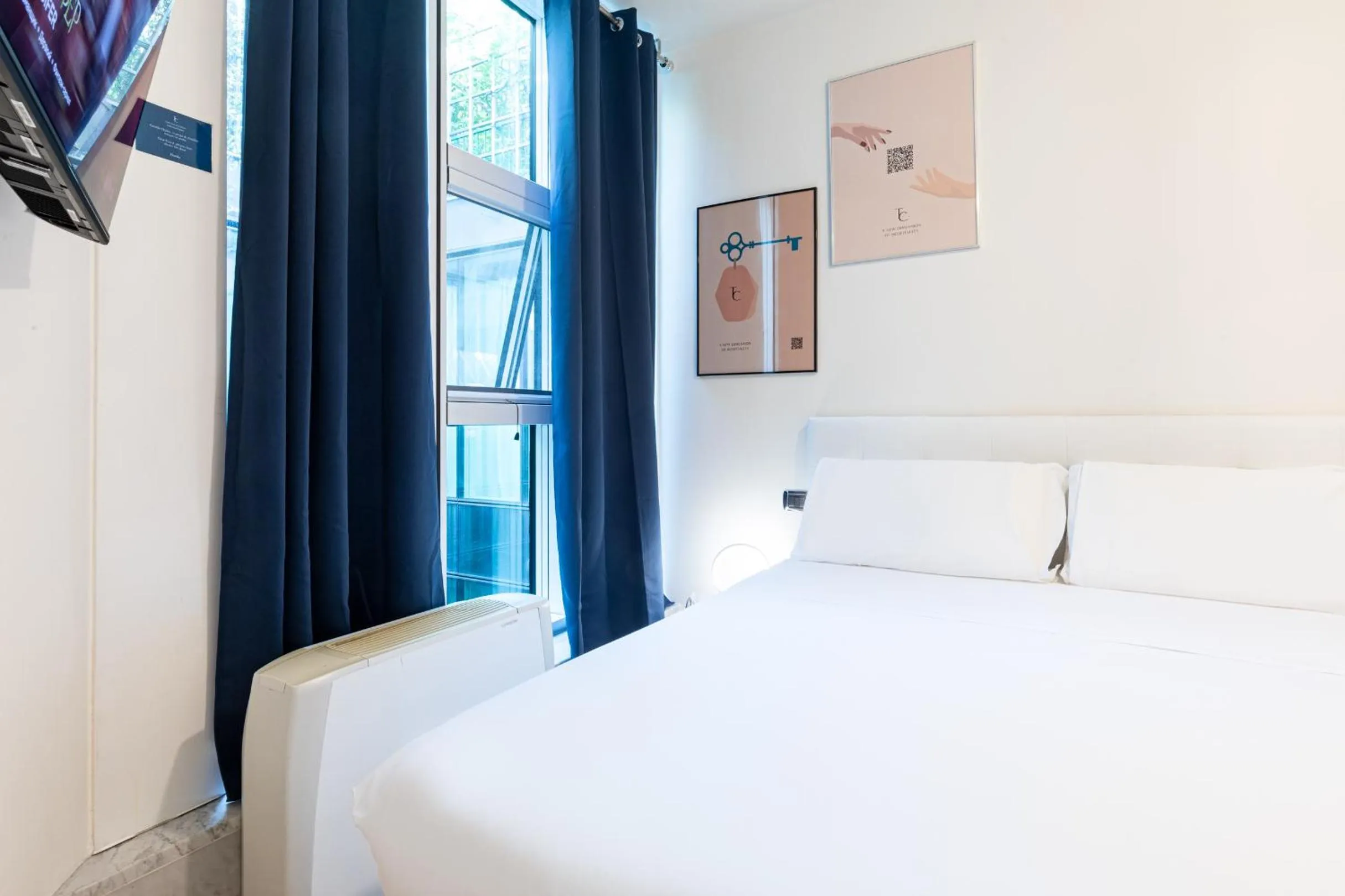 Bed in B&b Too Cute 2b Str8