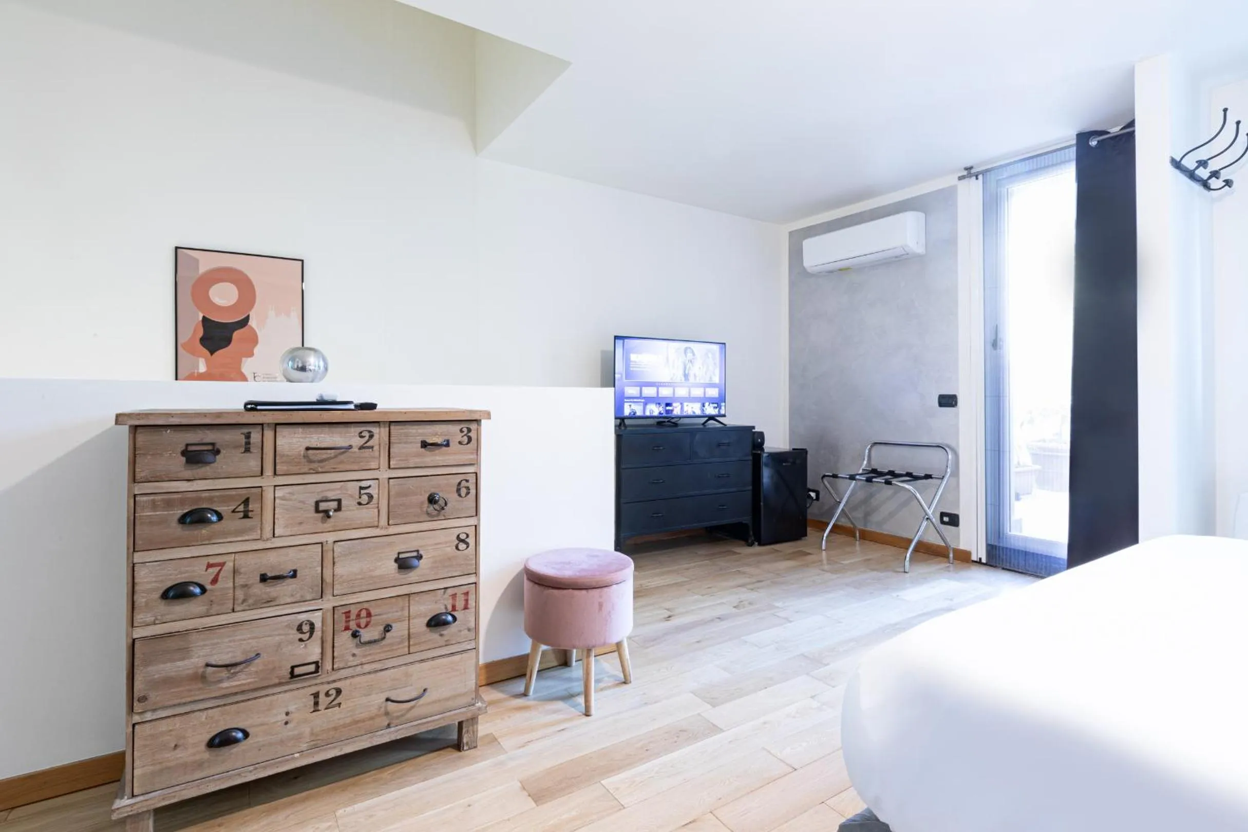 TV and multimedia, Bed in B&b Too Cute 2b Str8