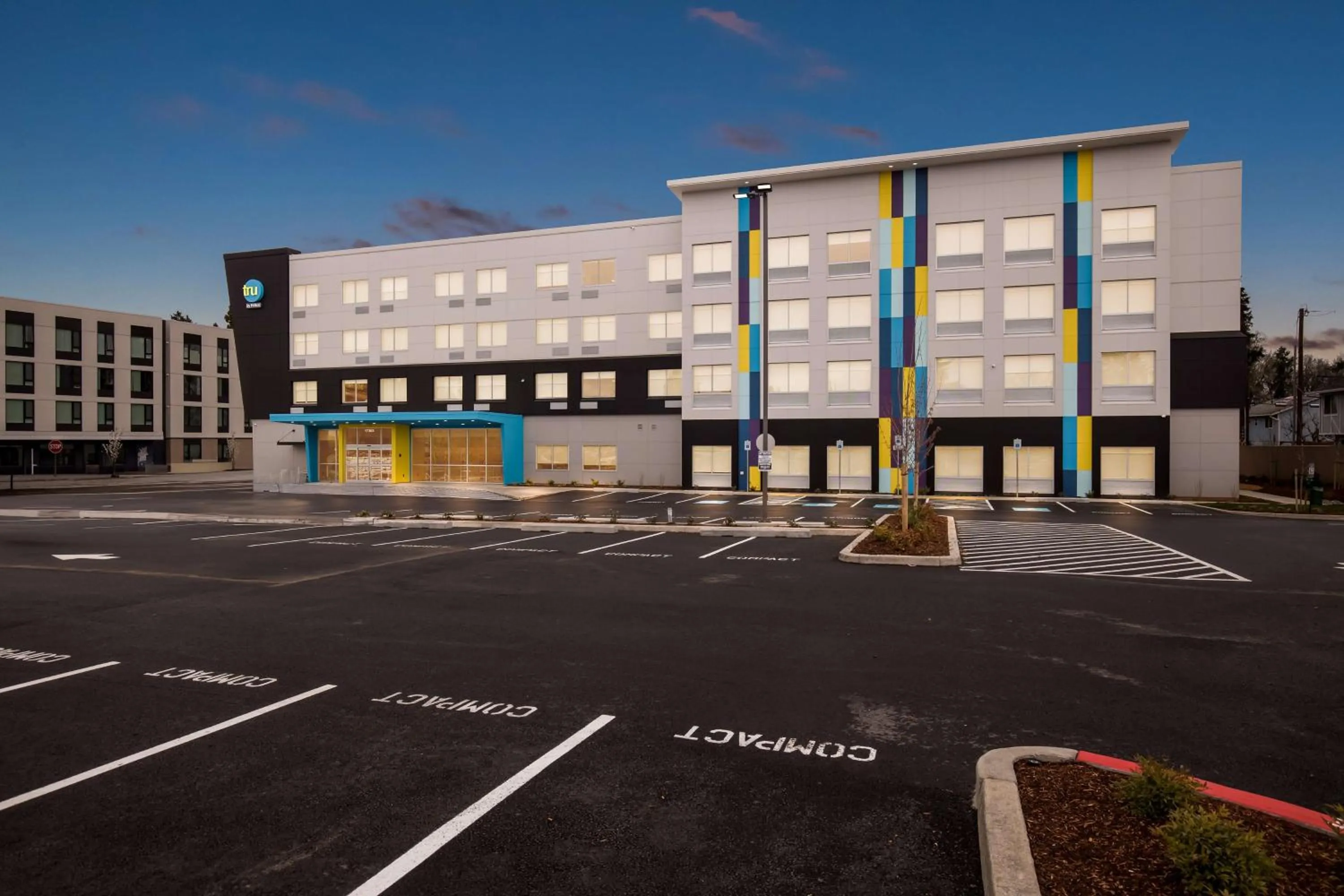 Property building in Tru By Hilton Aloha Beaverton