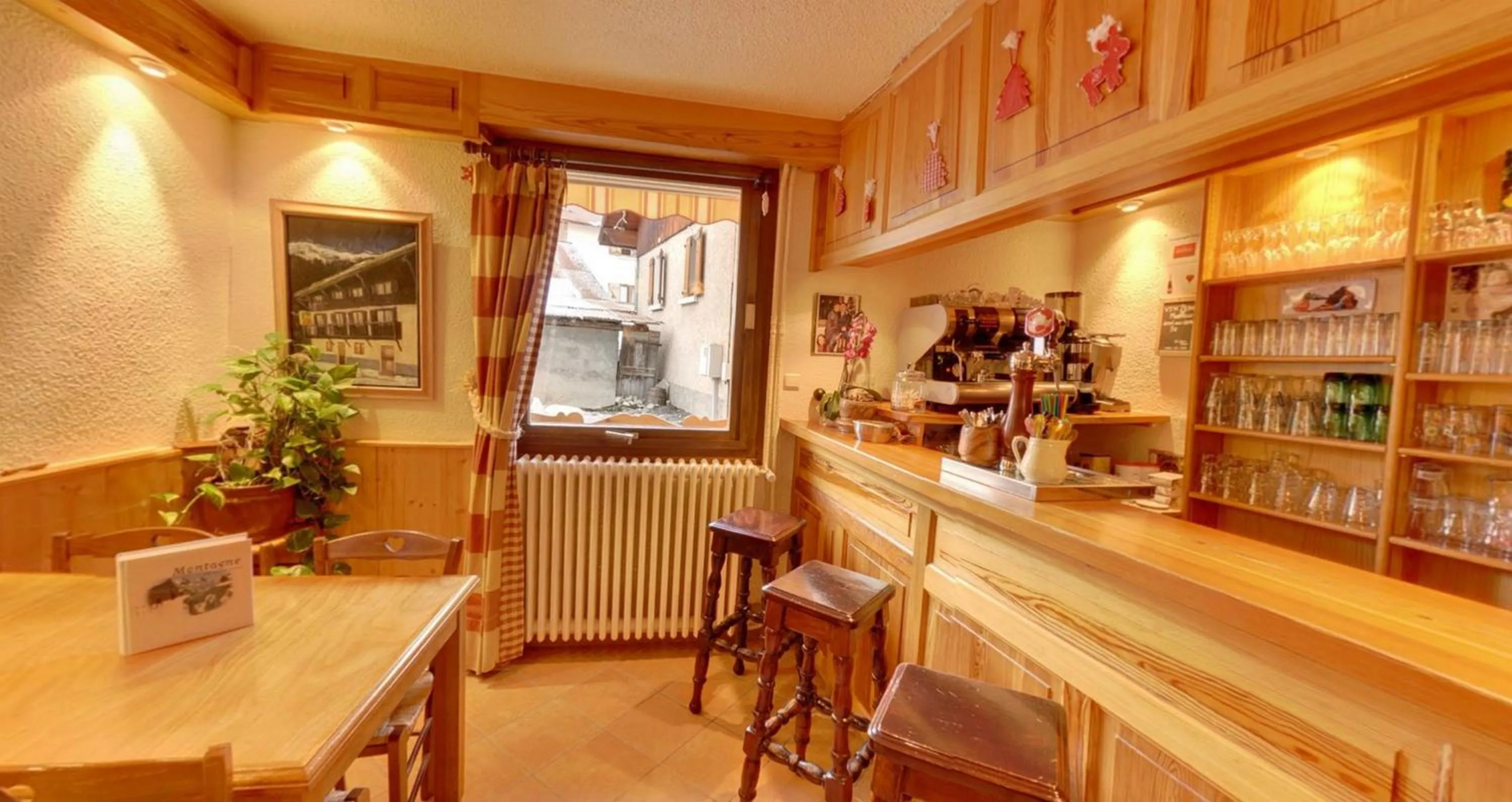 Lounge or bar in Hôtel Le Lievre Blanc