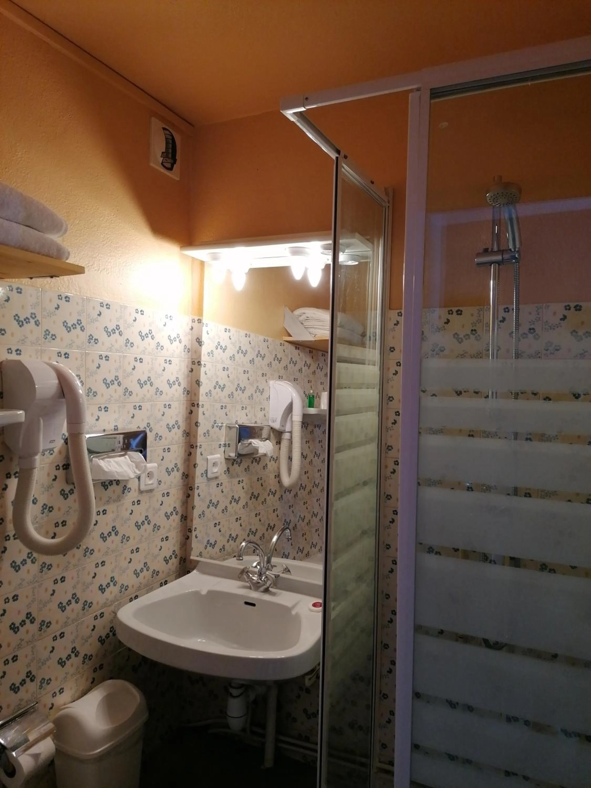 Bathroom in Hôtel Le Lievre Blanc