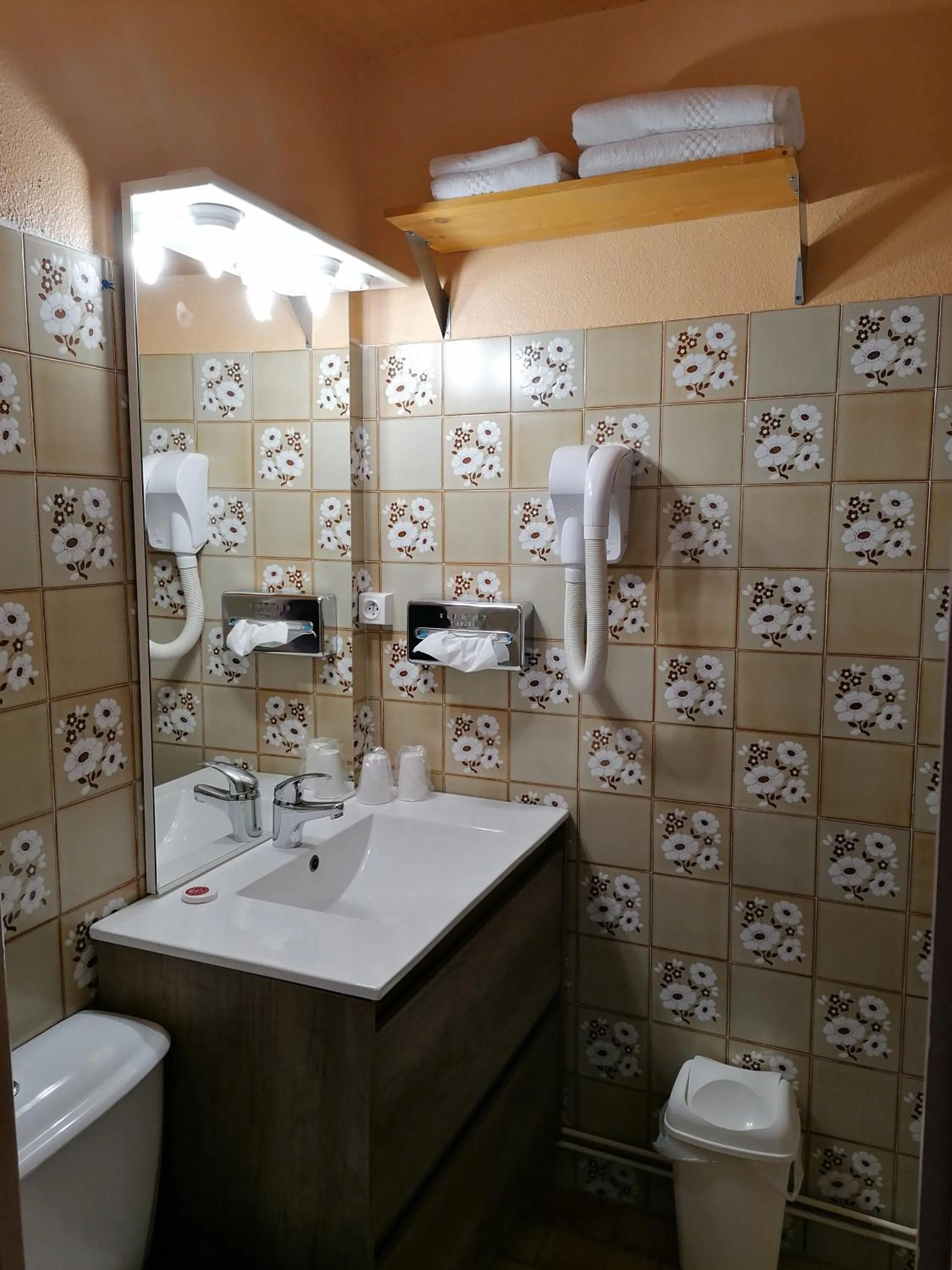 Bathroom in Hôtel Le Lievre Blanc