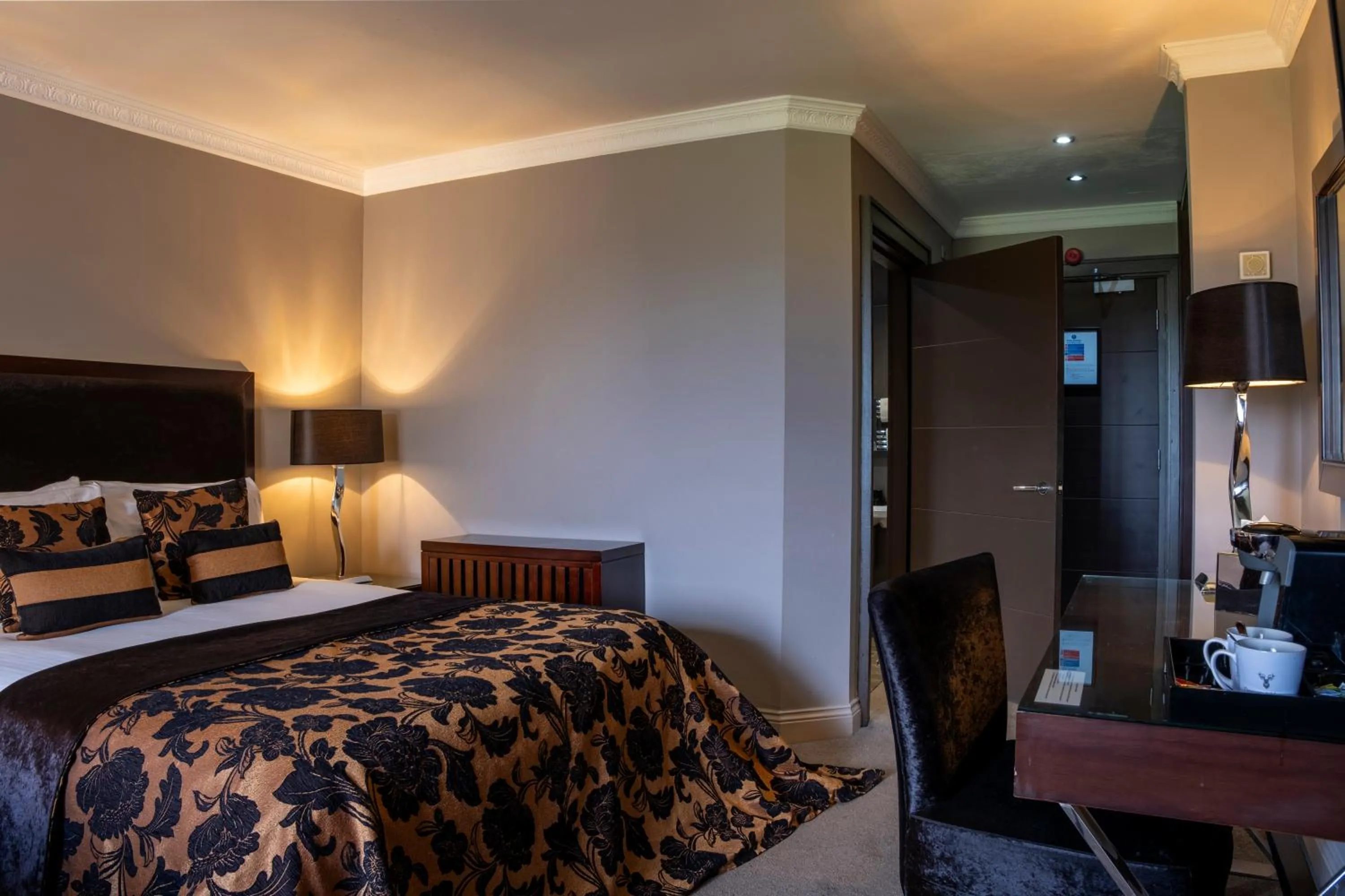 Bed in Derwent Manor Boutique Hotel