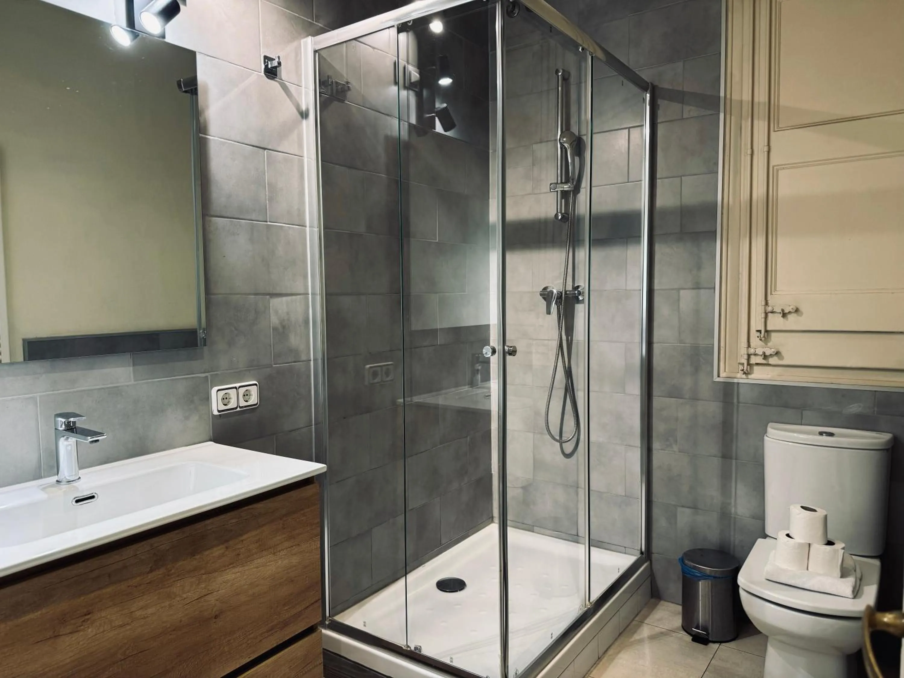 Bathroom in Sweet BCN Borrell