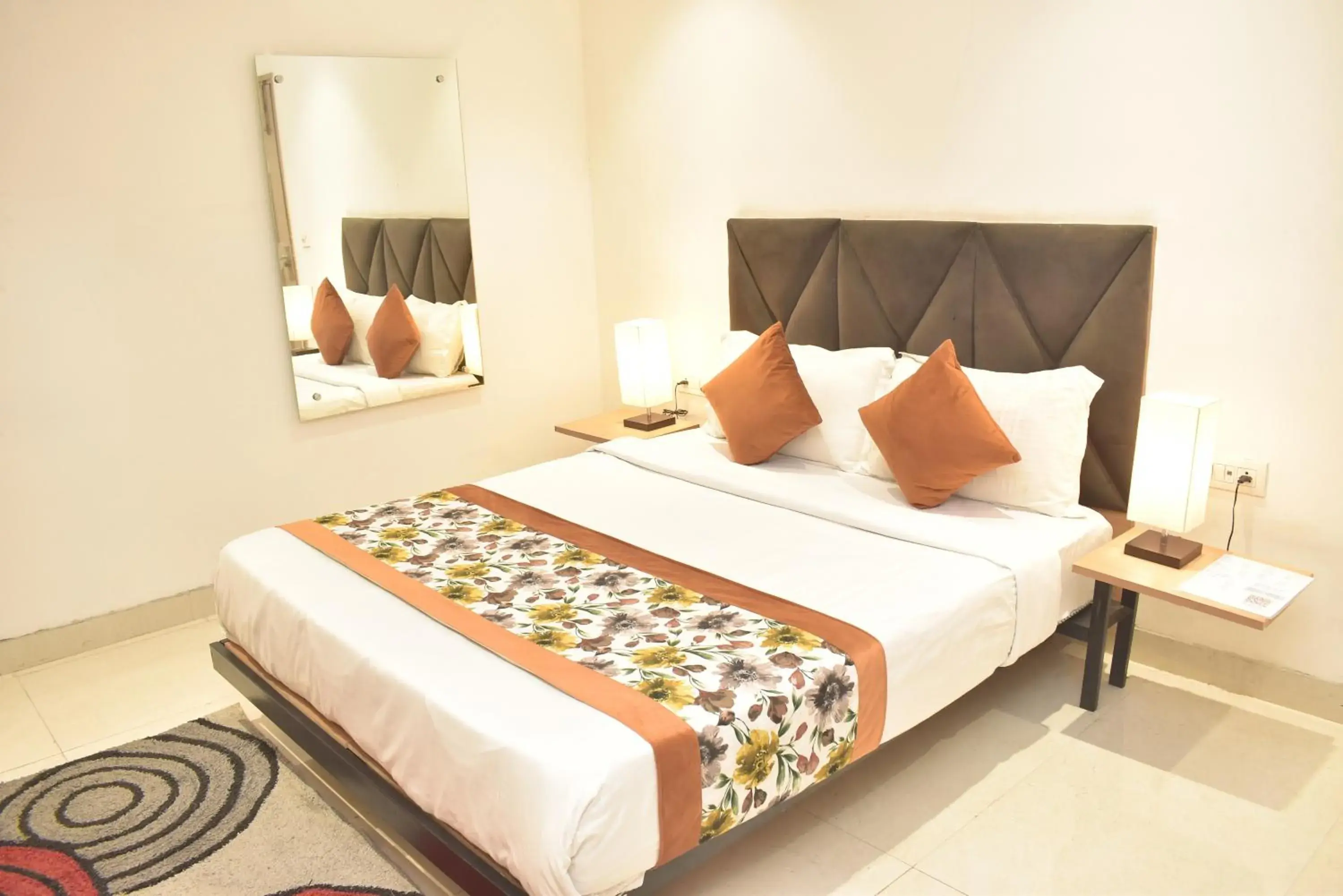 Deluxe King Room - single occupancy in Qotel Comfort Chattarpur - Near Chattarpur Metro Deluxe King Room - single occupancy in Qotel Comfort Chattarpur - Near Chattarpur Metro