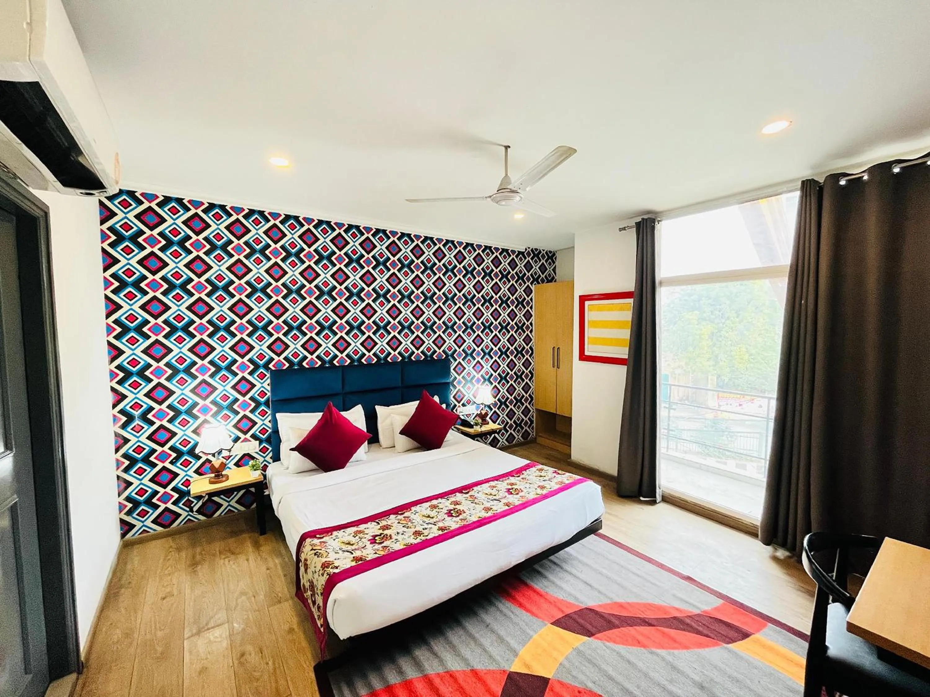 Qotel Comfort Chattarpur - Near Chattarpur Metro
