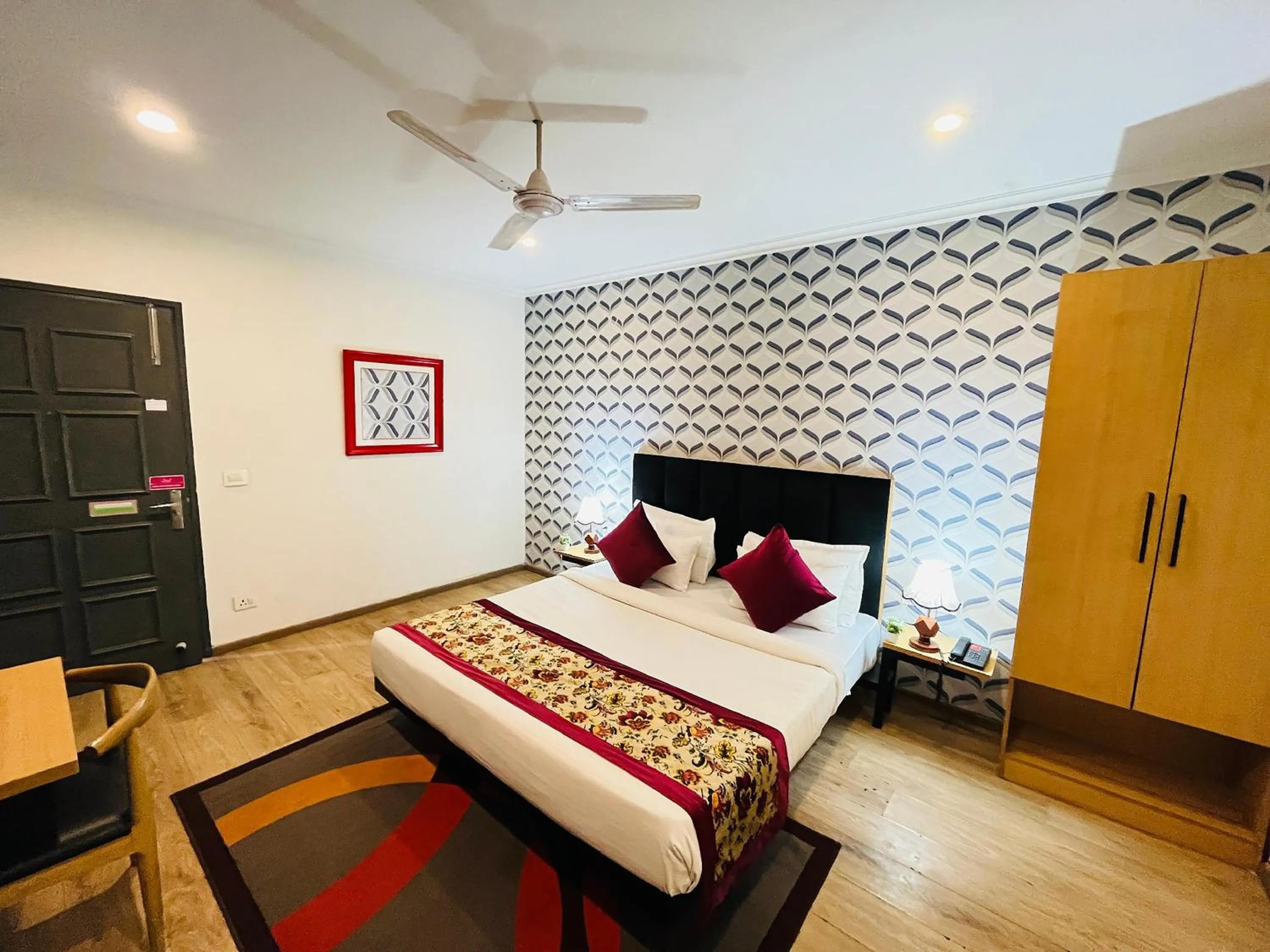 Qotel Comfort Chattarpur - Near Chattarpur Metro