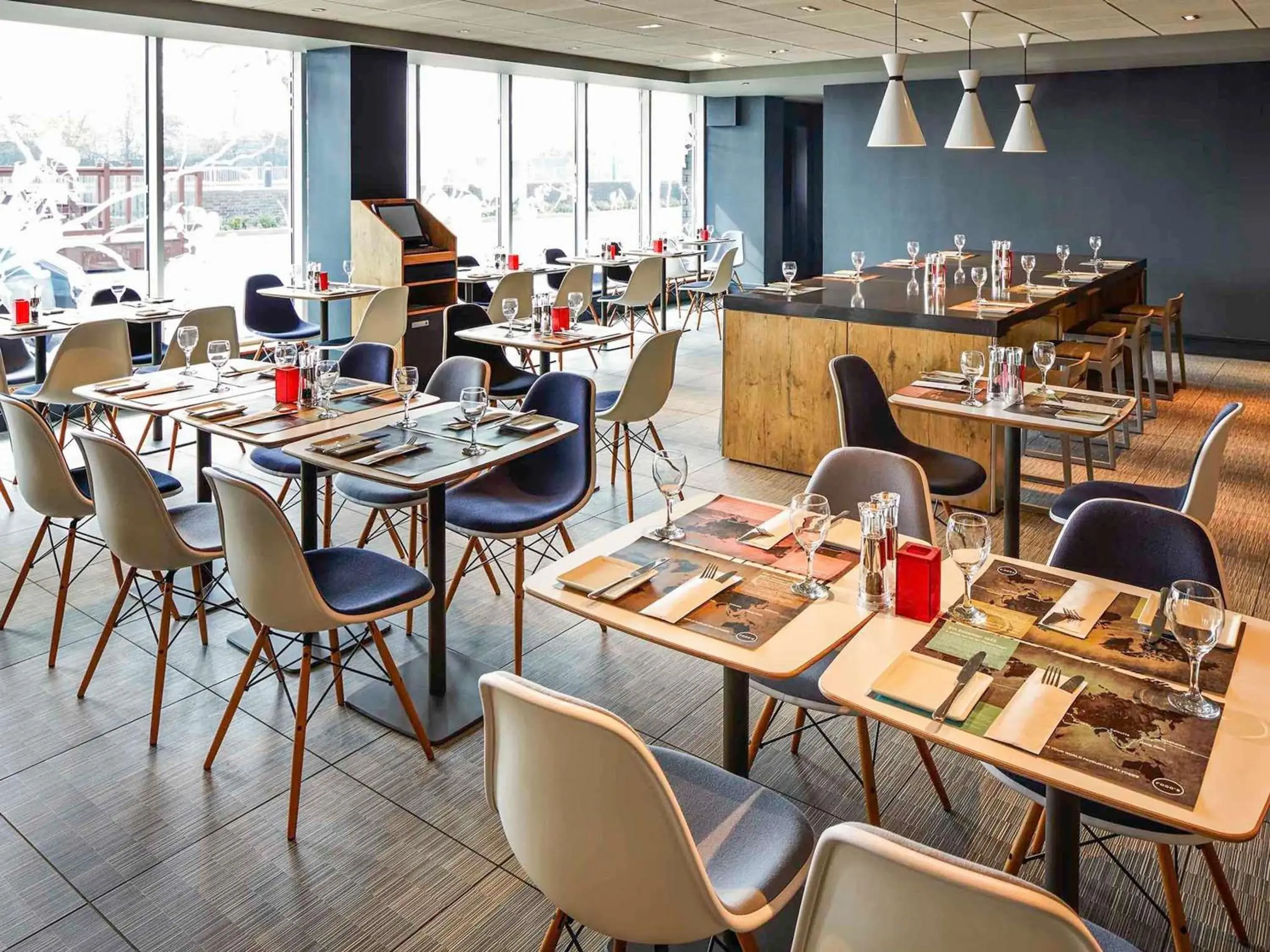 Restaurant/places to eat in ibis London Heathrow Airport Restaurant/places to eat in ibis London Heathrow Airport