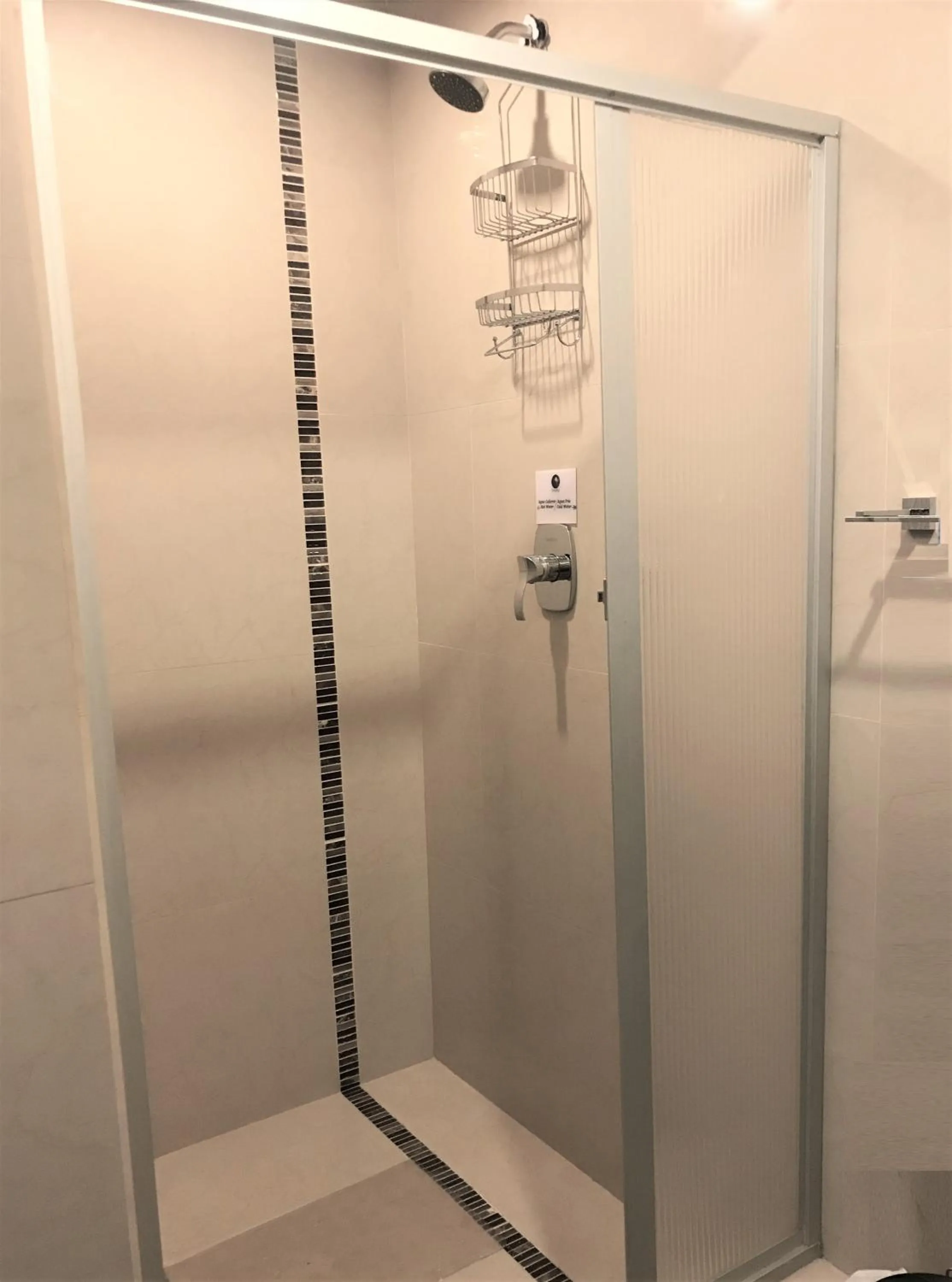 Shower in Hotel Terra Sur Cuenca