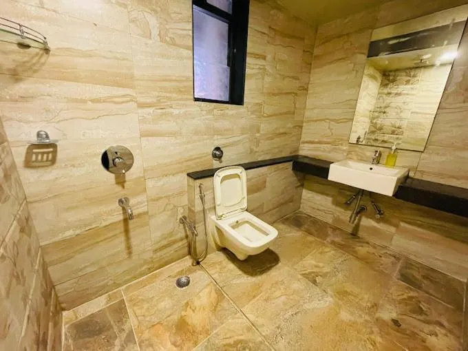 Bathroom in Hotel Lalit inn Lonavala