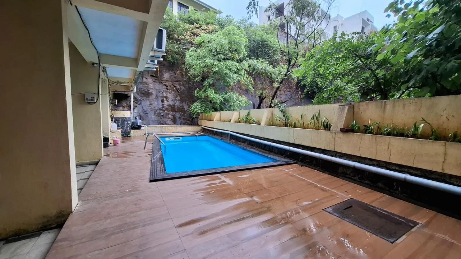 Swimming pool in Hotel Lalit inn Lonavala