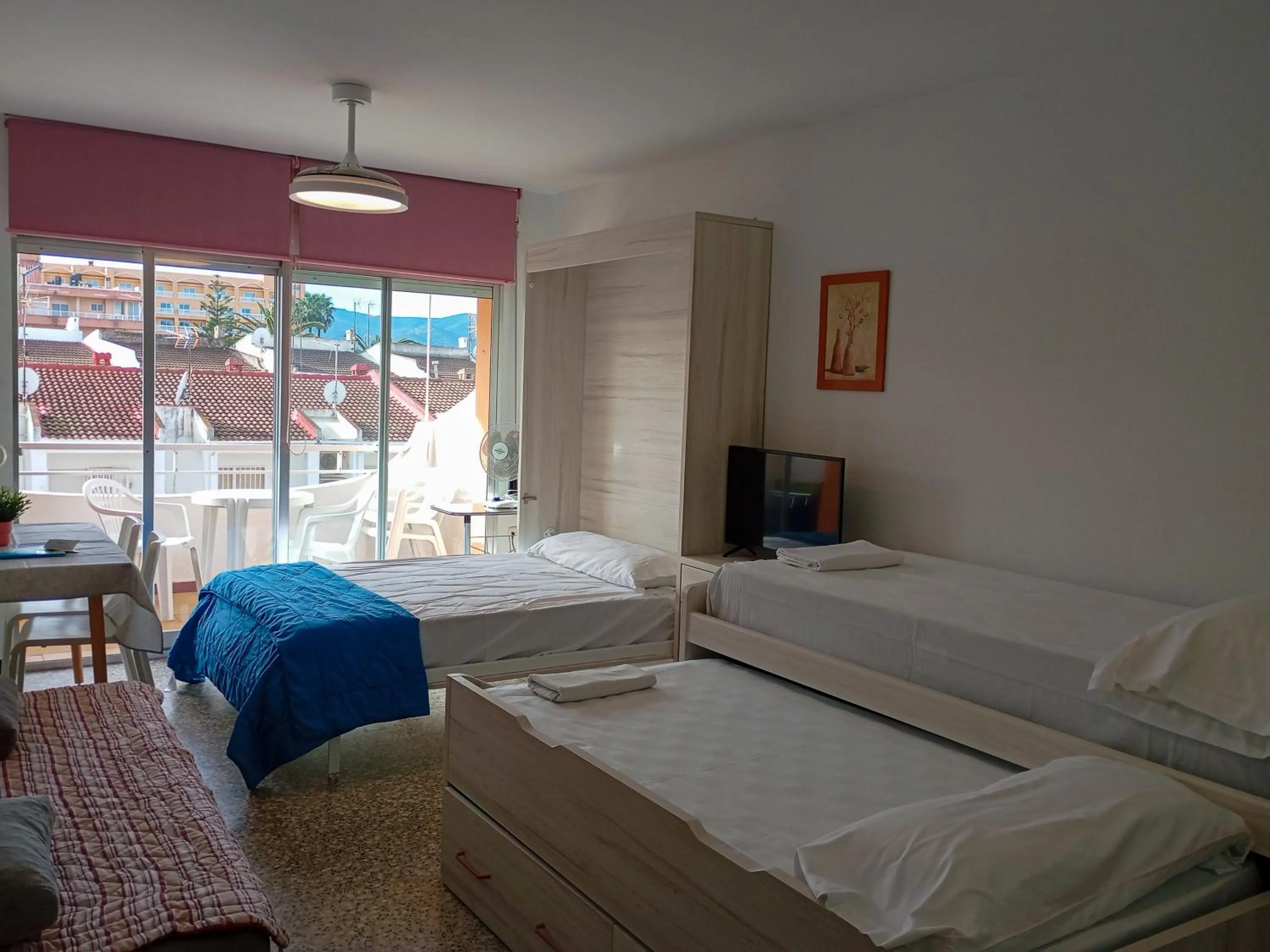 Photo of the whole room, Bed in Apartamentos Voramar Peñíscola 3000